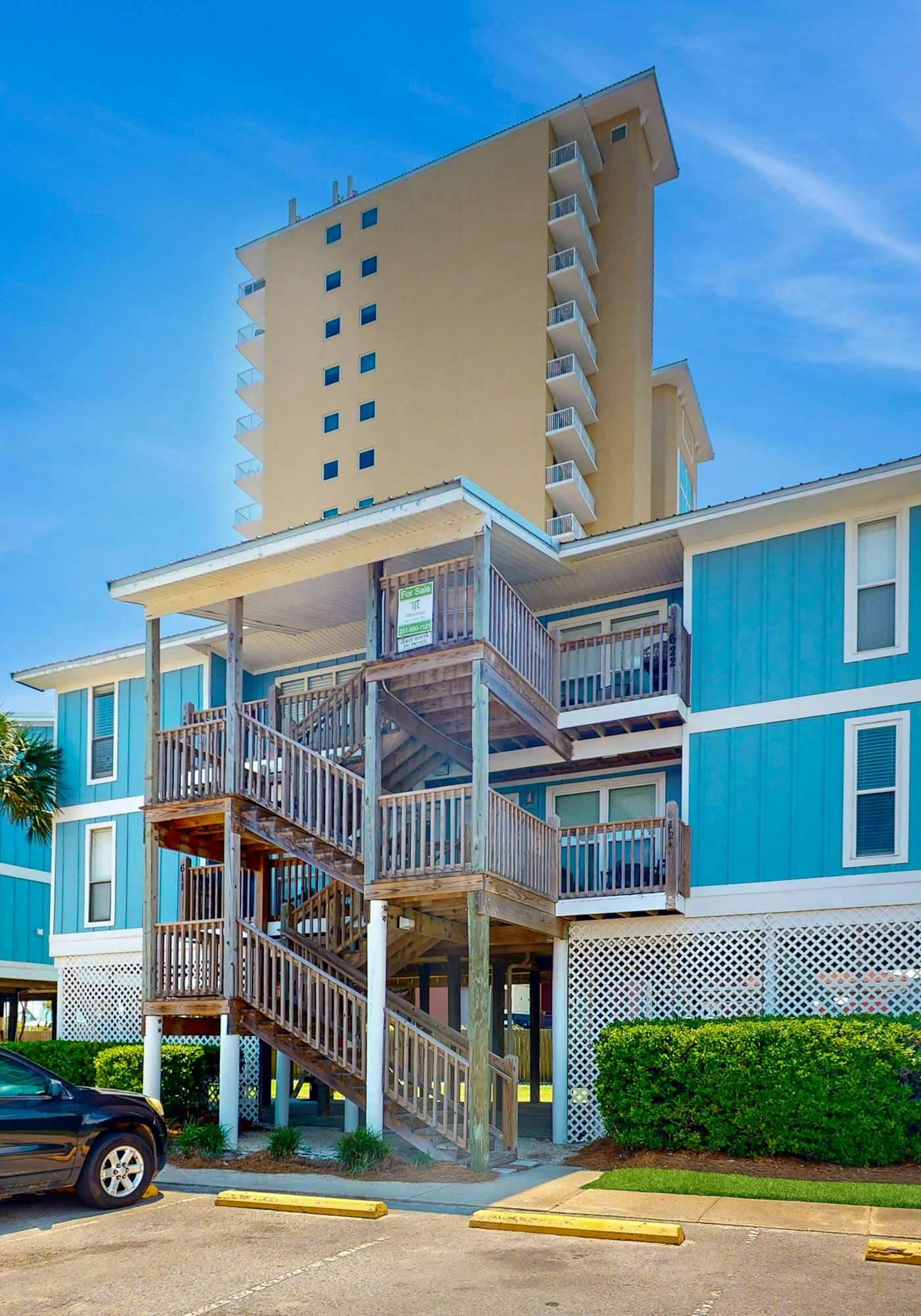 Fun Seahorse condo with gas grill, W&D, & pool access - walk to West Beach