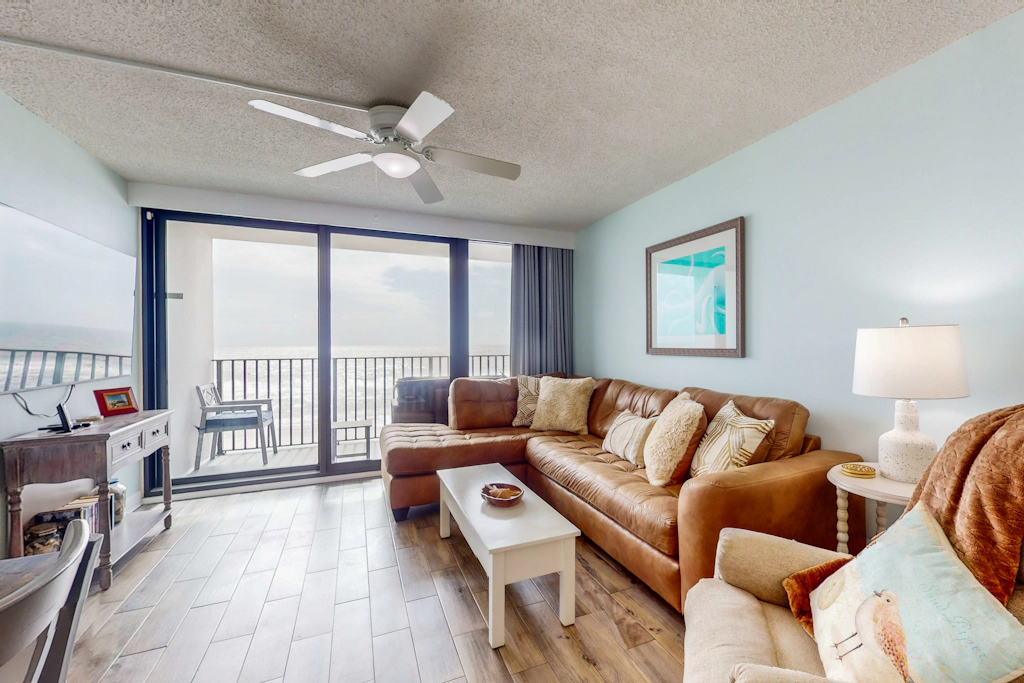 Absolute Gulf-front condo with beach view and pool