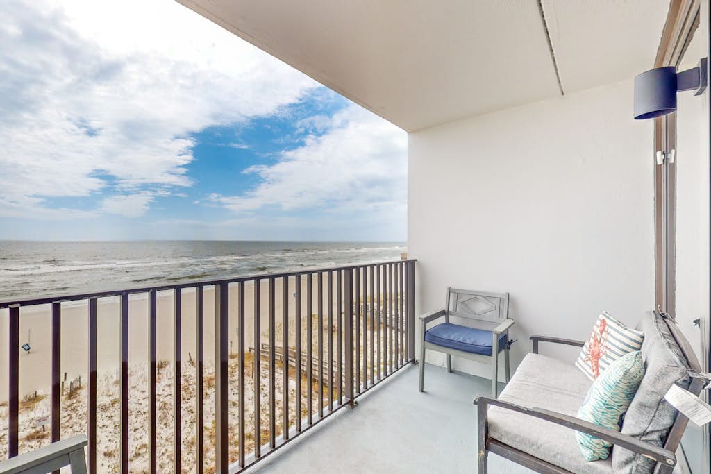 Absolute Gulf-front condo with beach view and pool