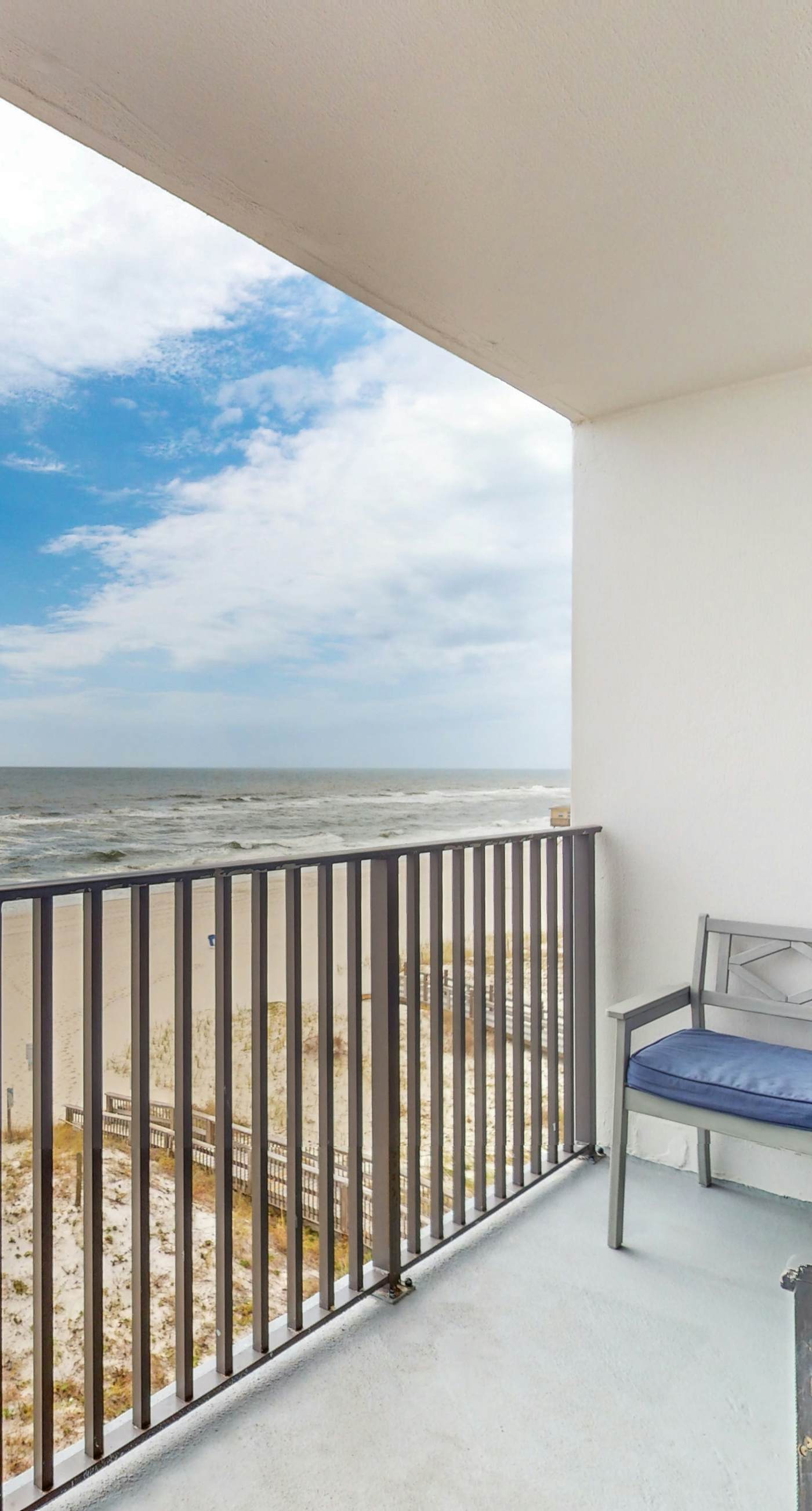 Absolute Gulf-front condo with beach view and pool