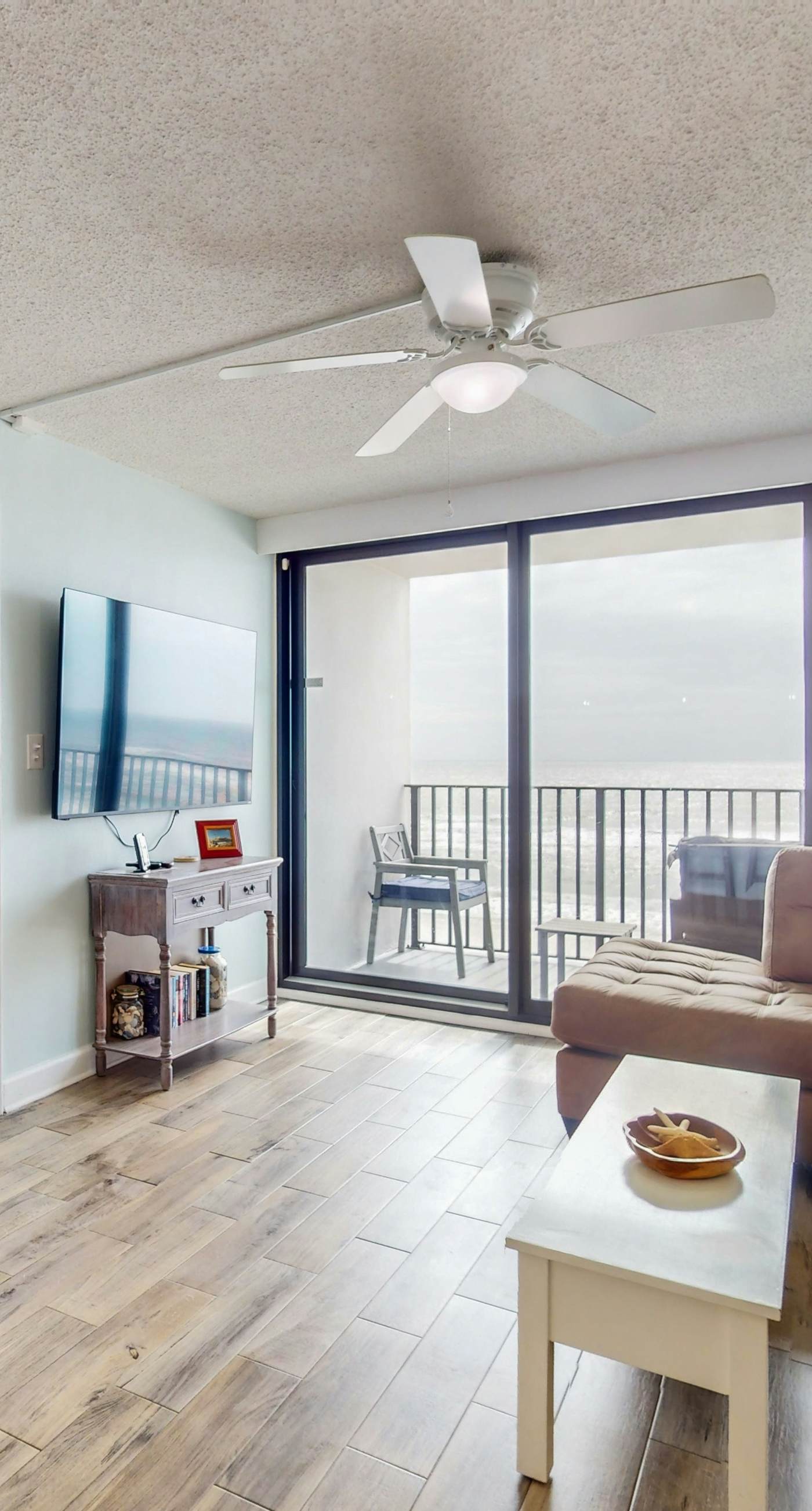 Absolute Gulf-front condo with beach view and pool