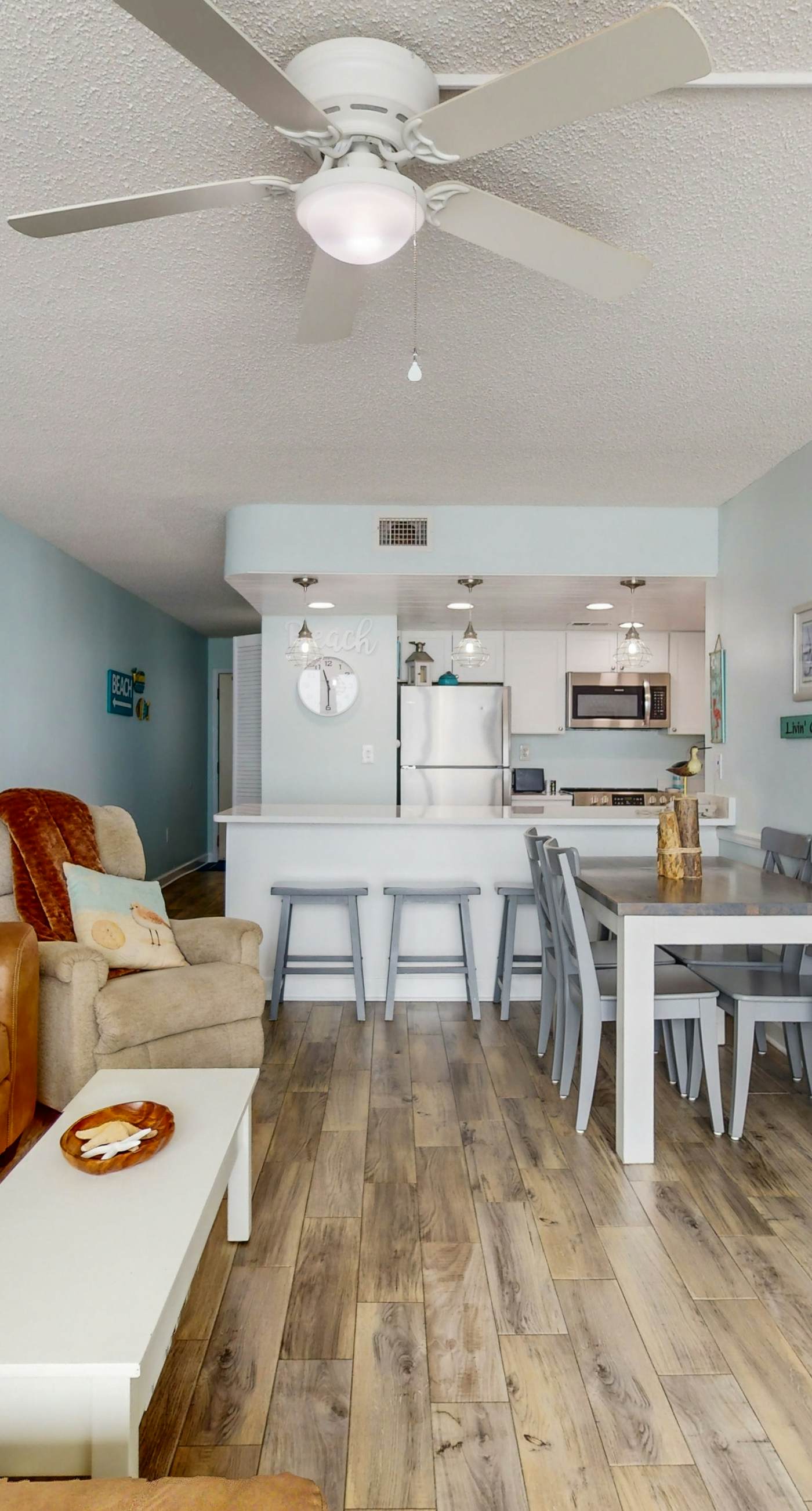 Absolute Gulf-front condo with beach view and pool