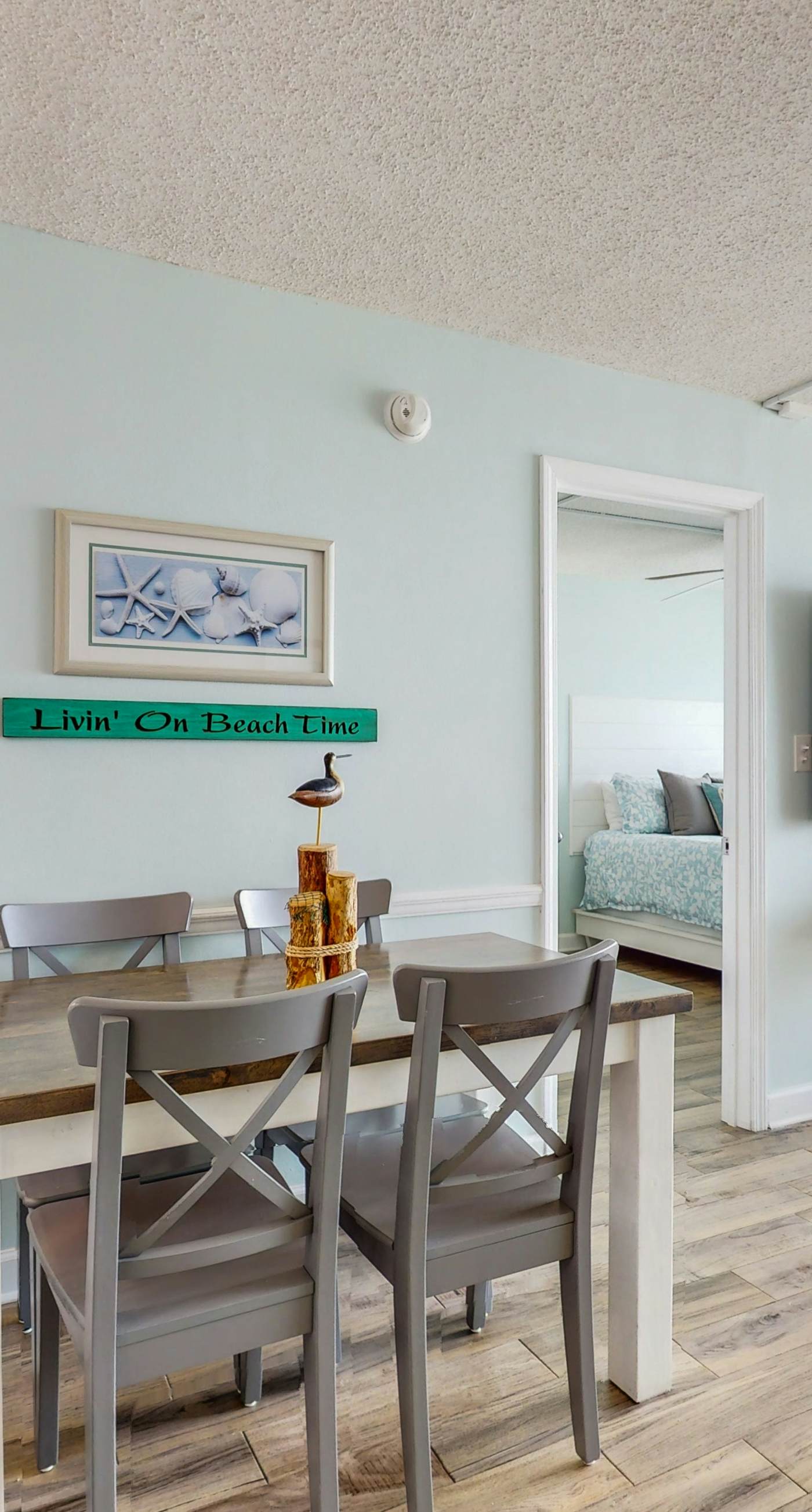 Absolute Gulf-front condo with beach view and pool