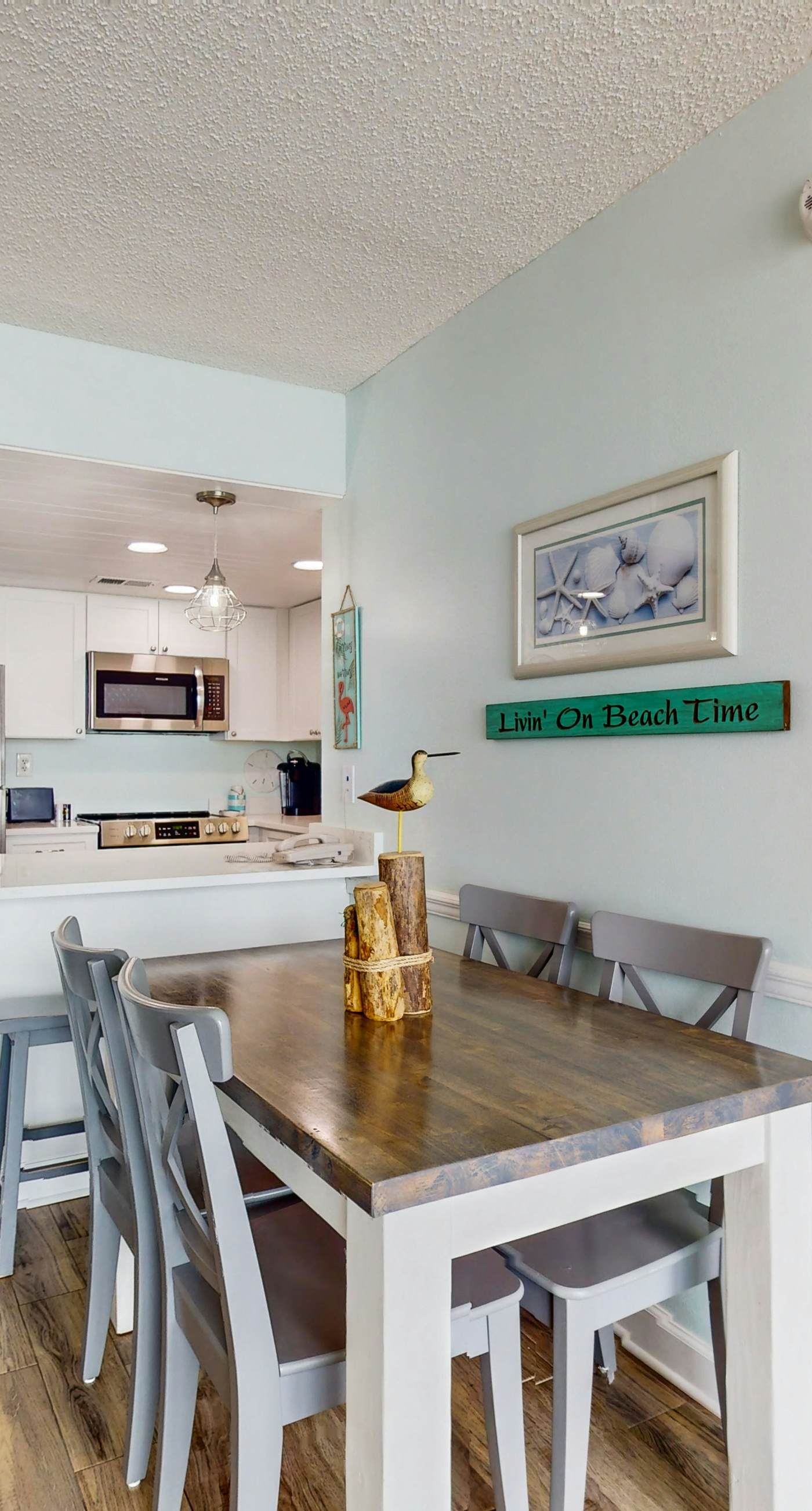 Absolute Gulf-front condo with beach view and pool