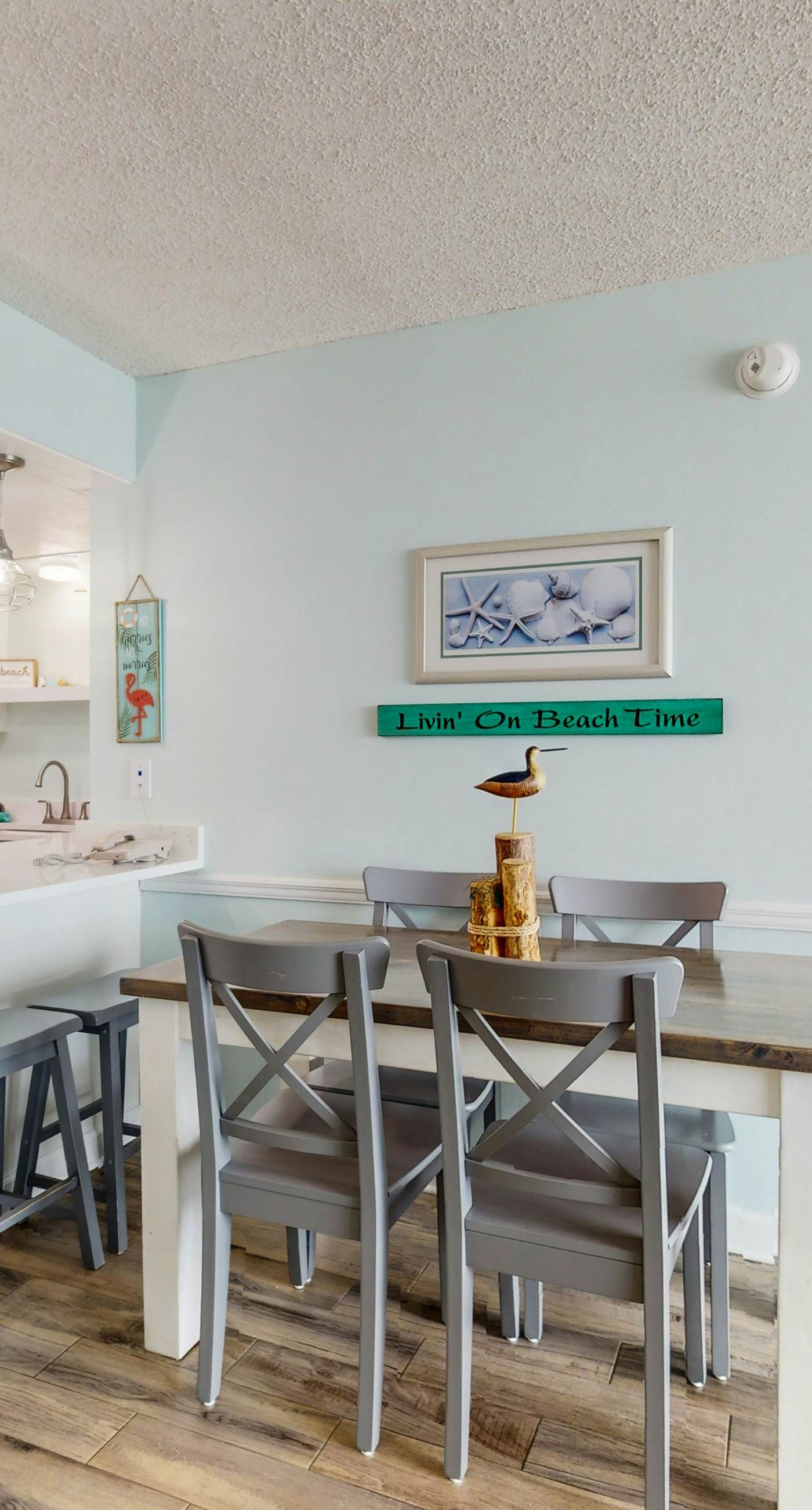 Absolute Gulf-front condo with beach view and pool