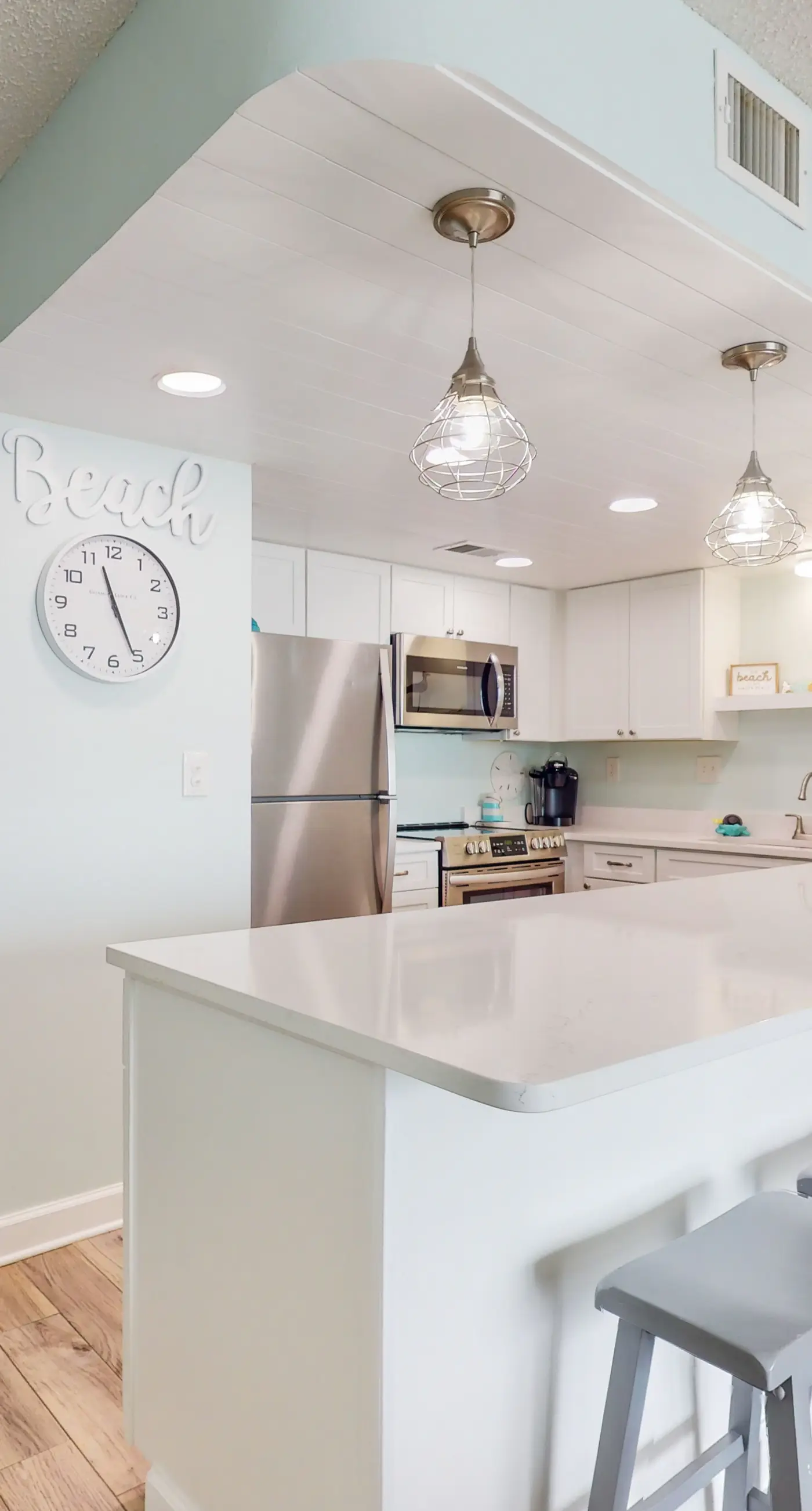 Absolute Gulf-front condo with beach view and pool