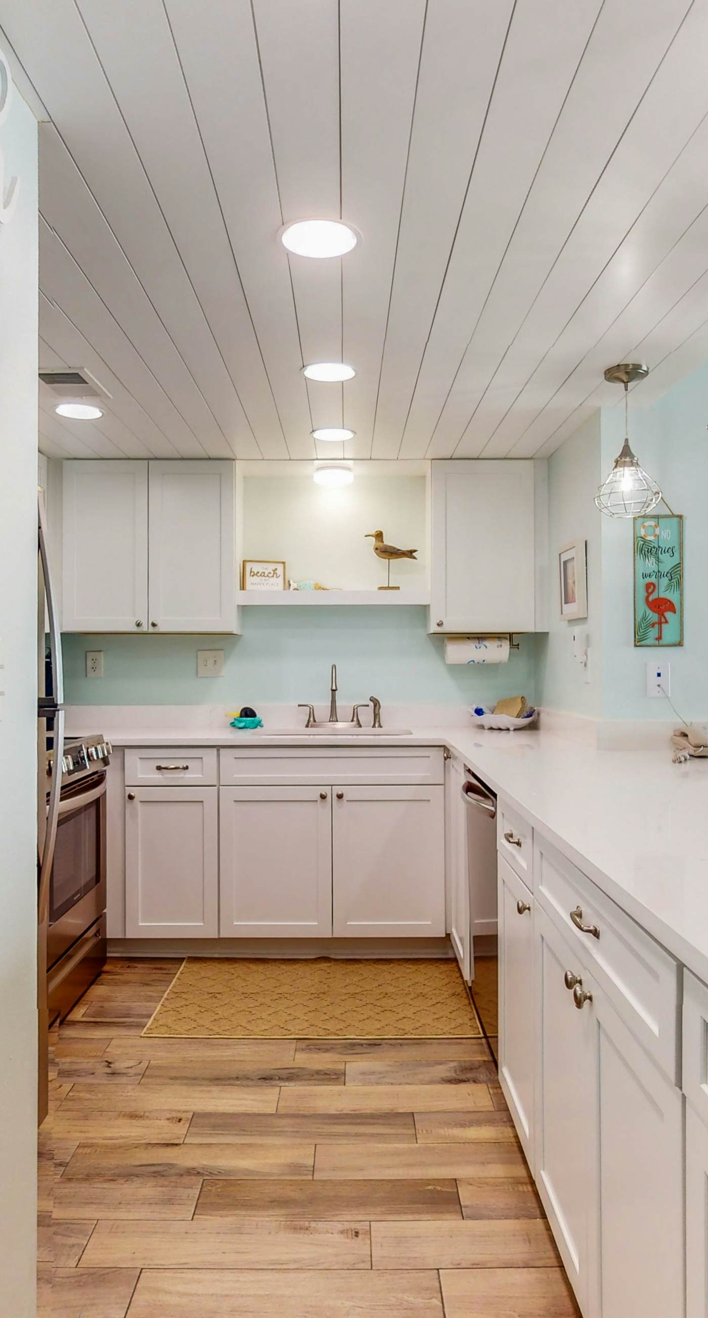 Absolute Gulf-front condo with beach view and pool