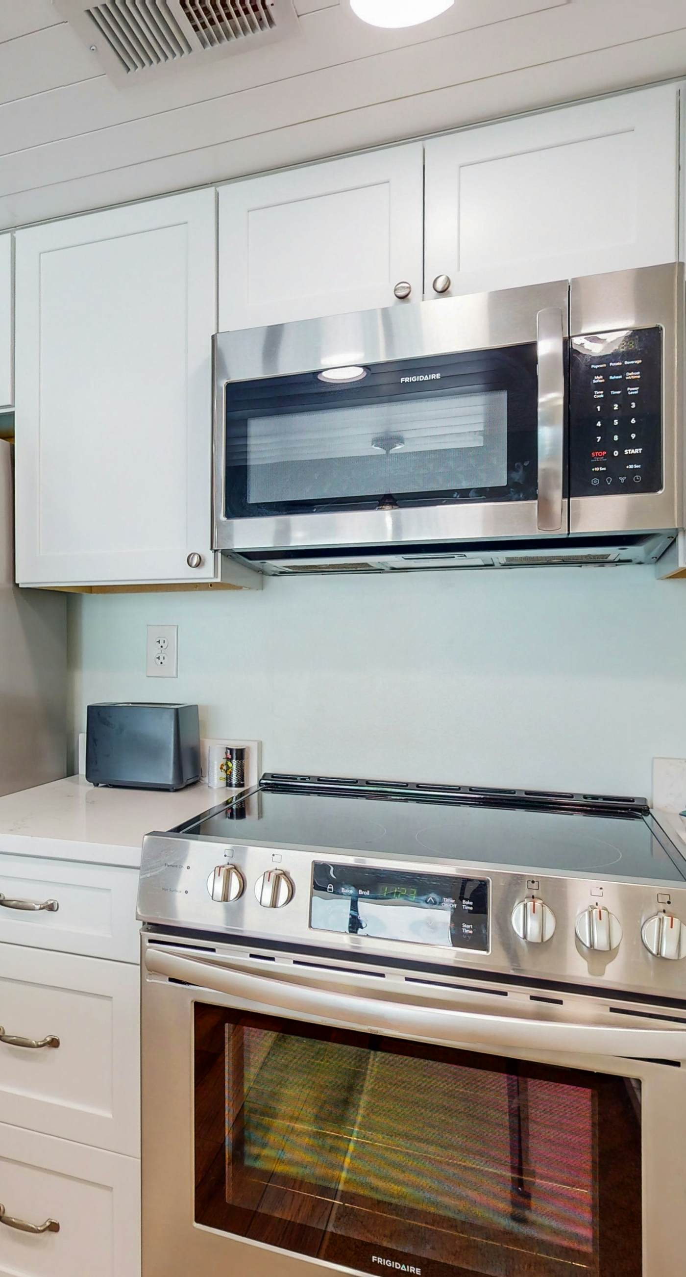 Absolute Gulf-front condo with beach view and pool