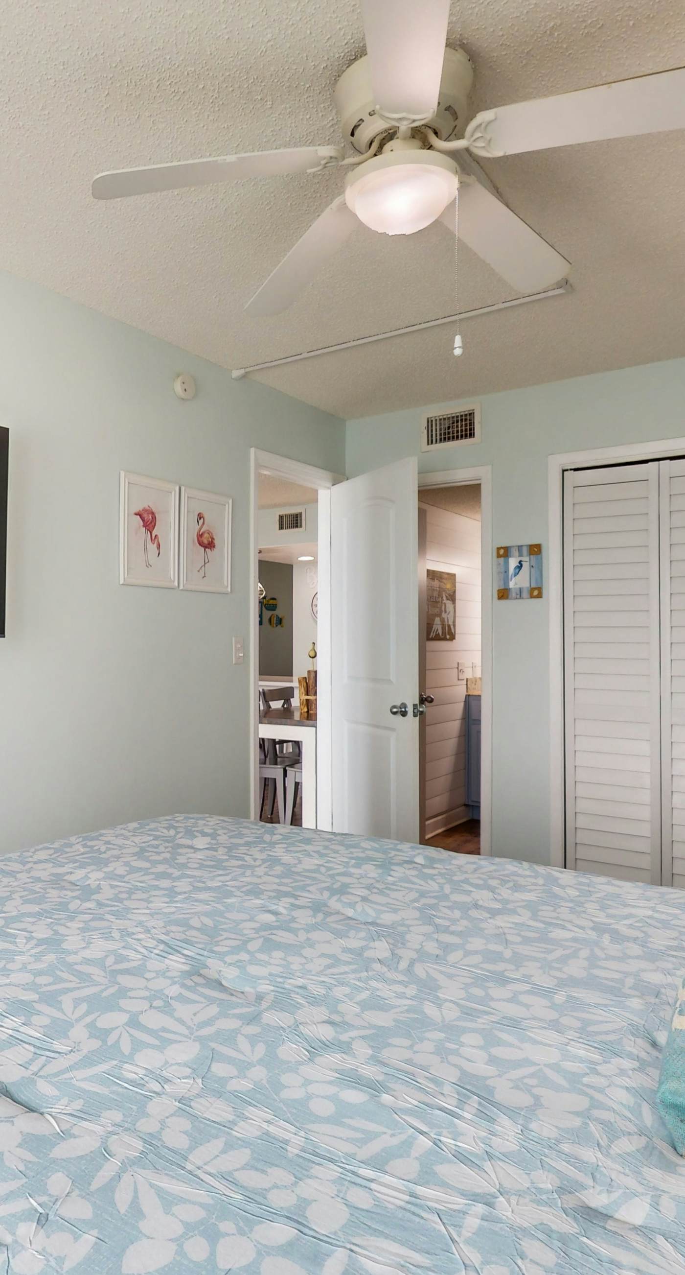 Absolute Gulf-front condo with beach view and pool