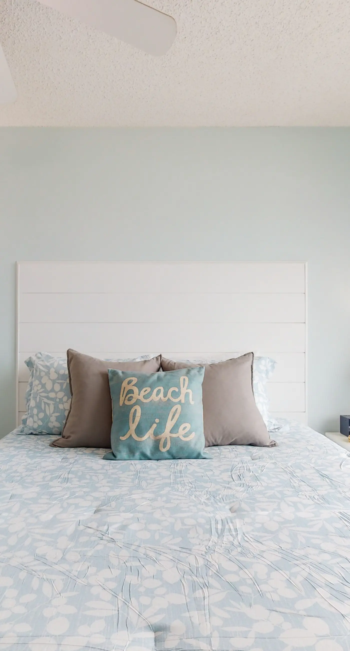 Absolute Gulf-front condo with beach view and pool