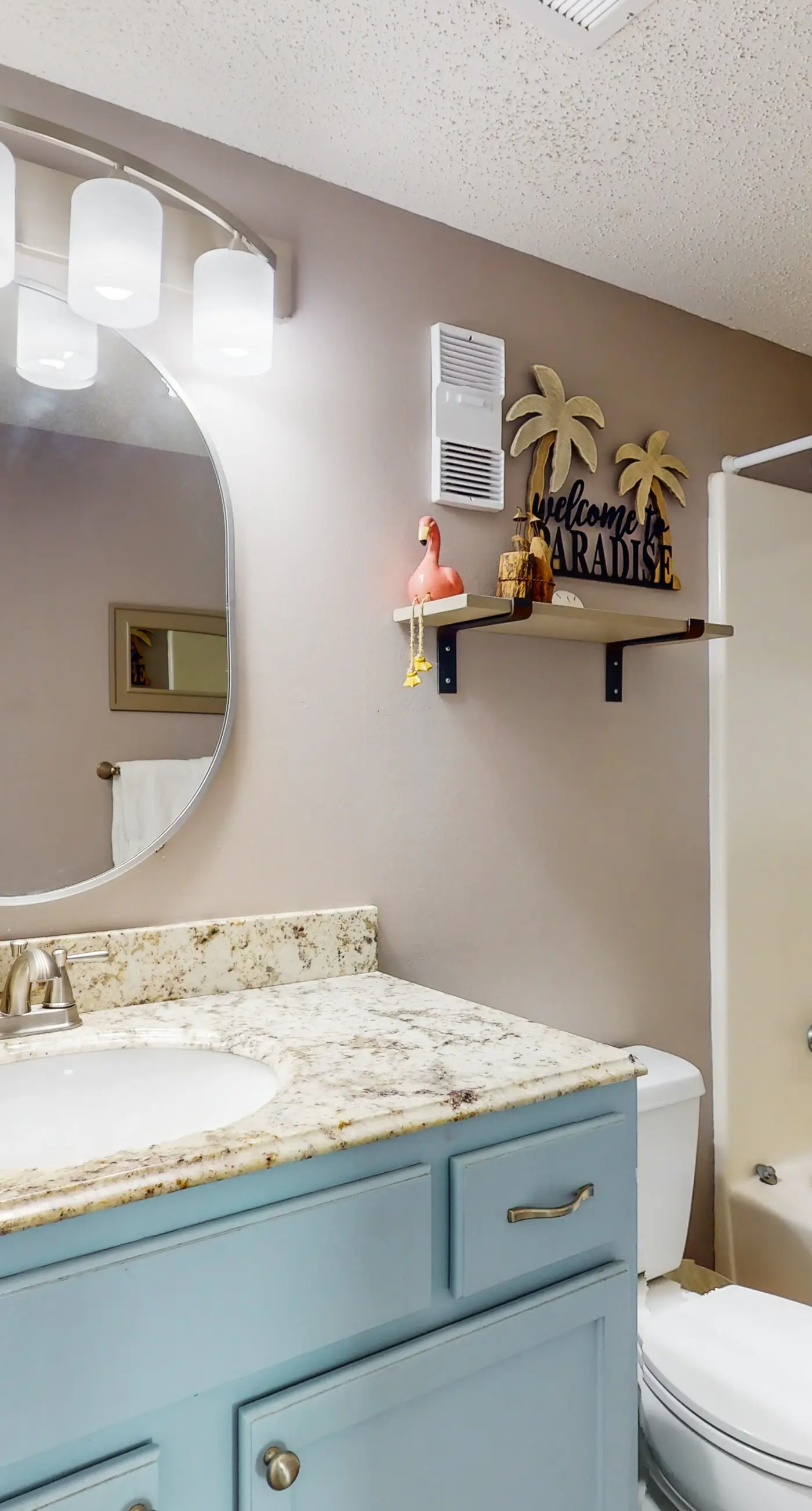 Absolute Gulf-front condo with beach view and pool