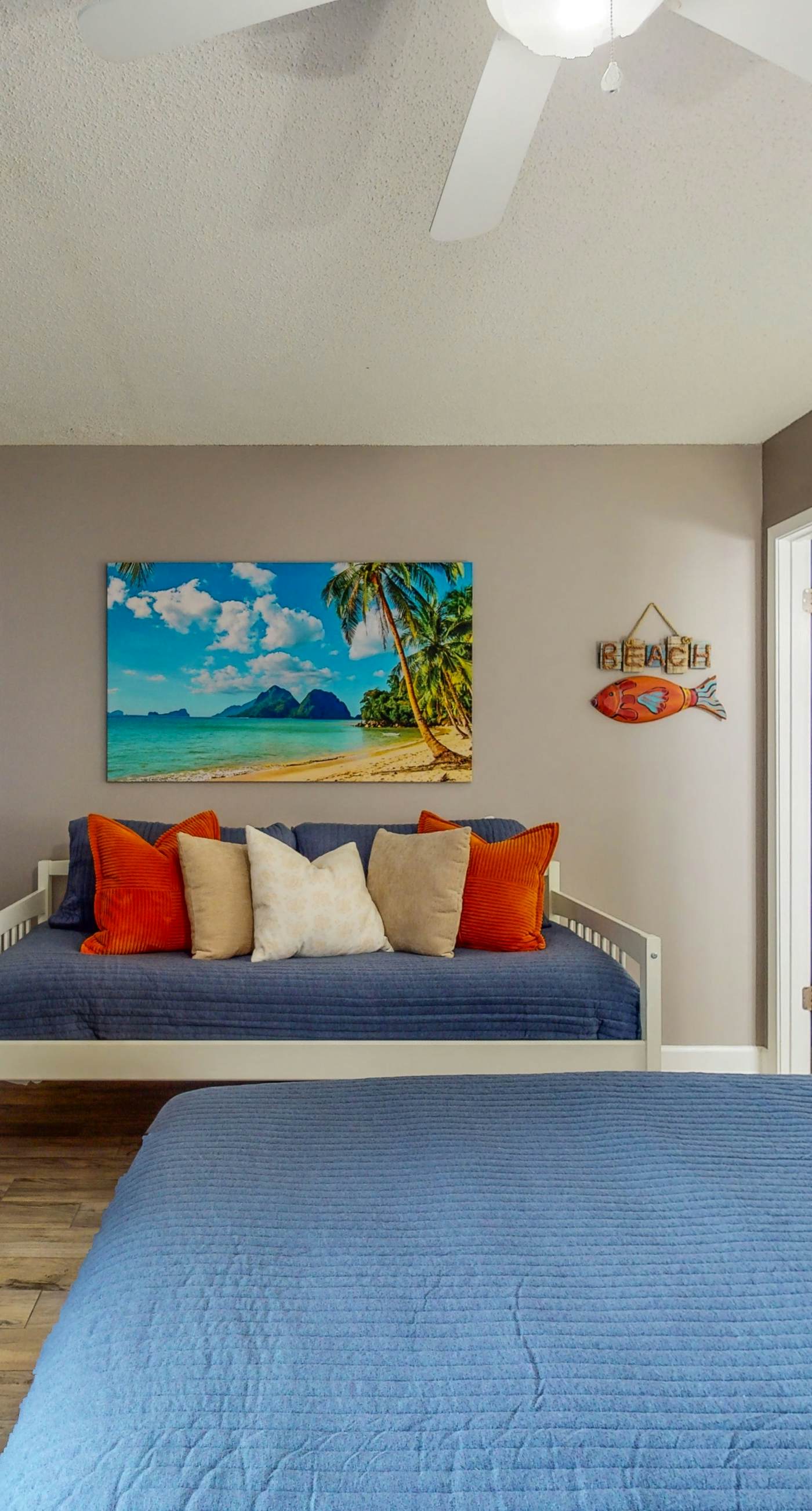 Absolute Gulf-front condo with beach view and pool