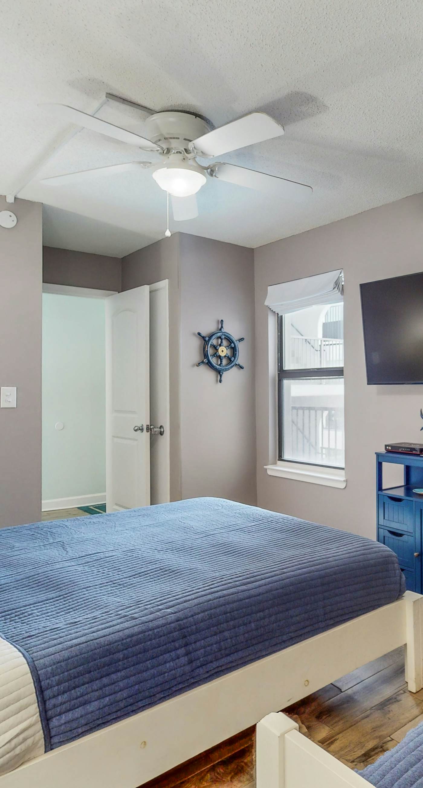 Absolute Gulf-front condo with beach view and pool