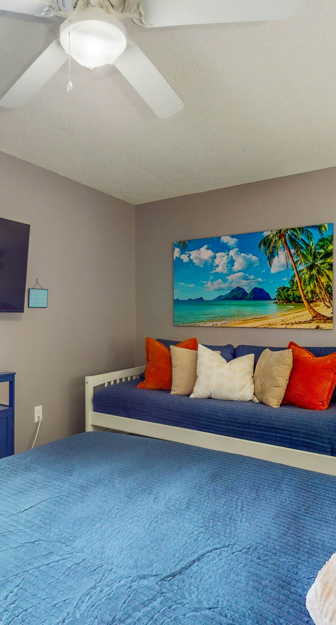 Absolute Gulf-front condo with beach view and pool