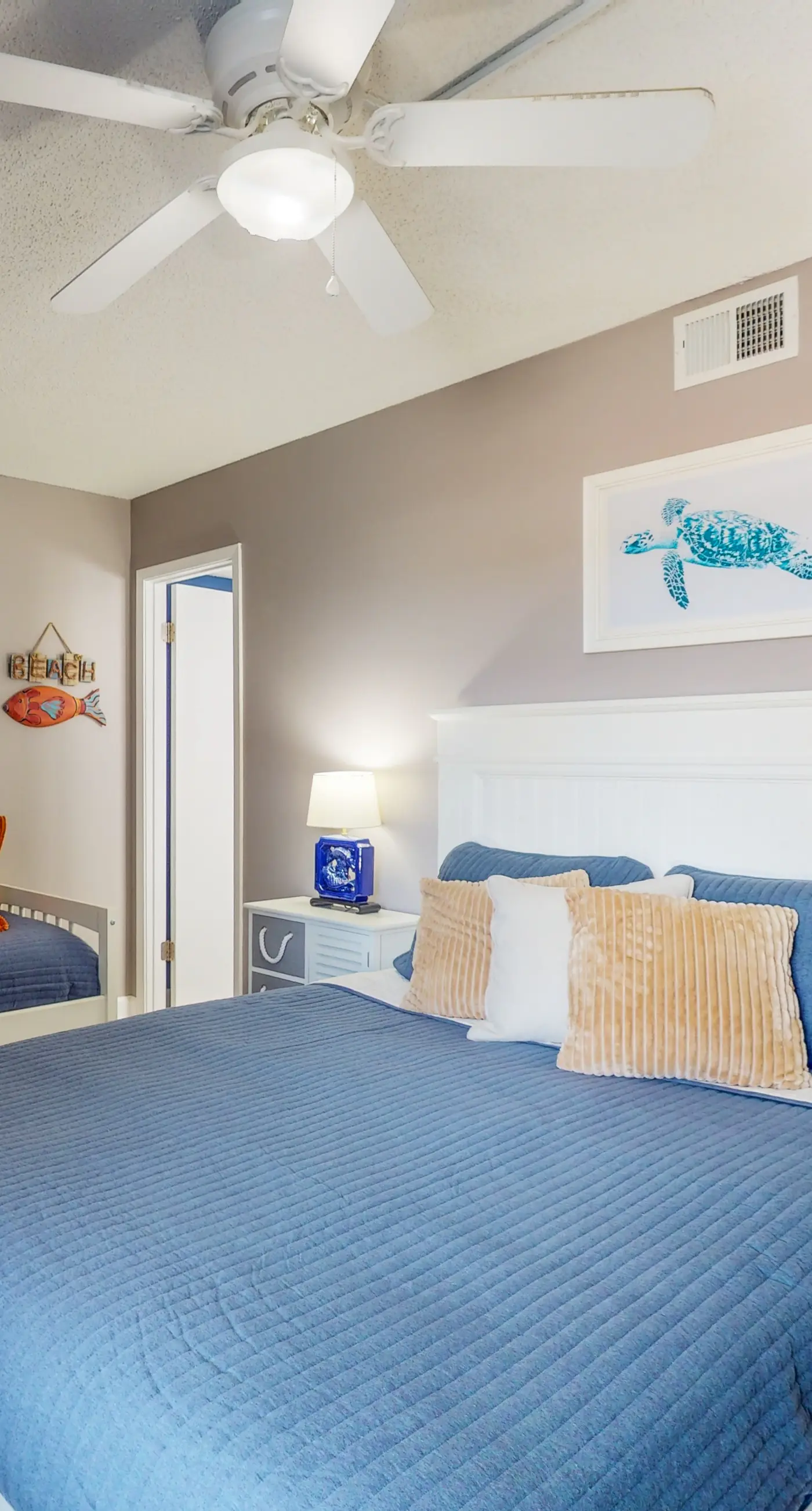 Absolute Gulf-front condo with beach view and pool