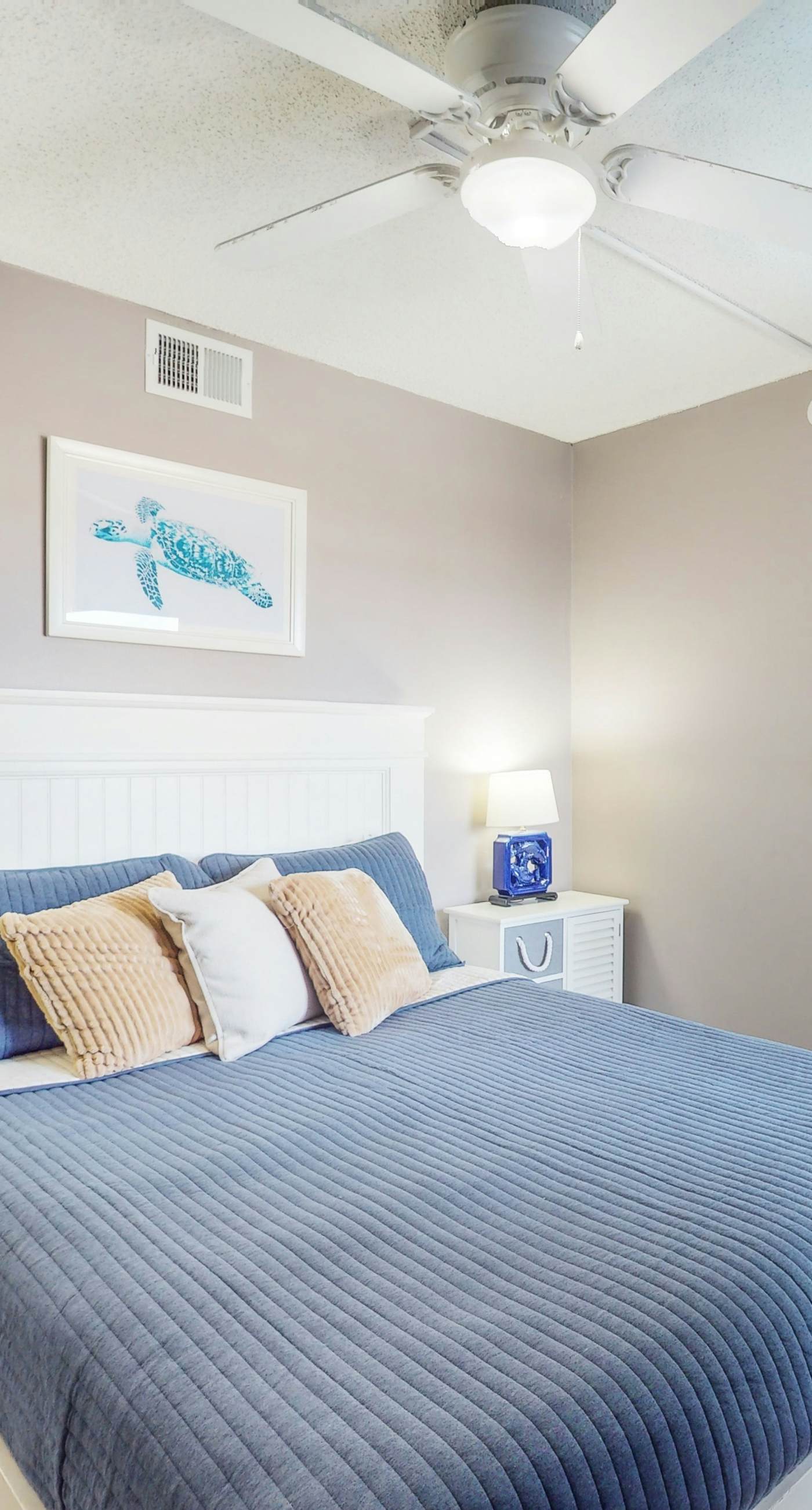 Absolute Gulf-front condo with beach view and pool