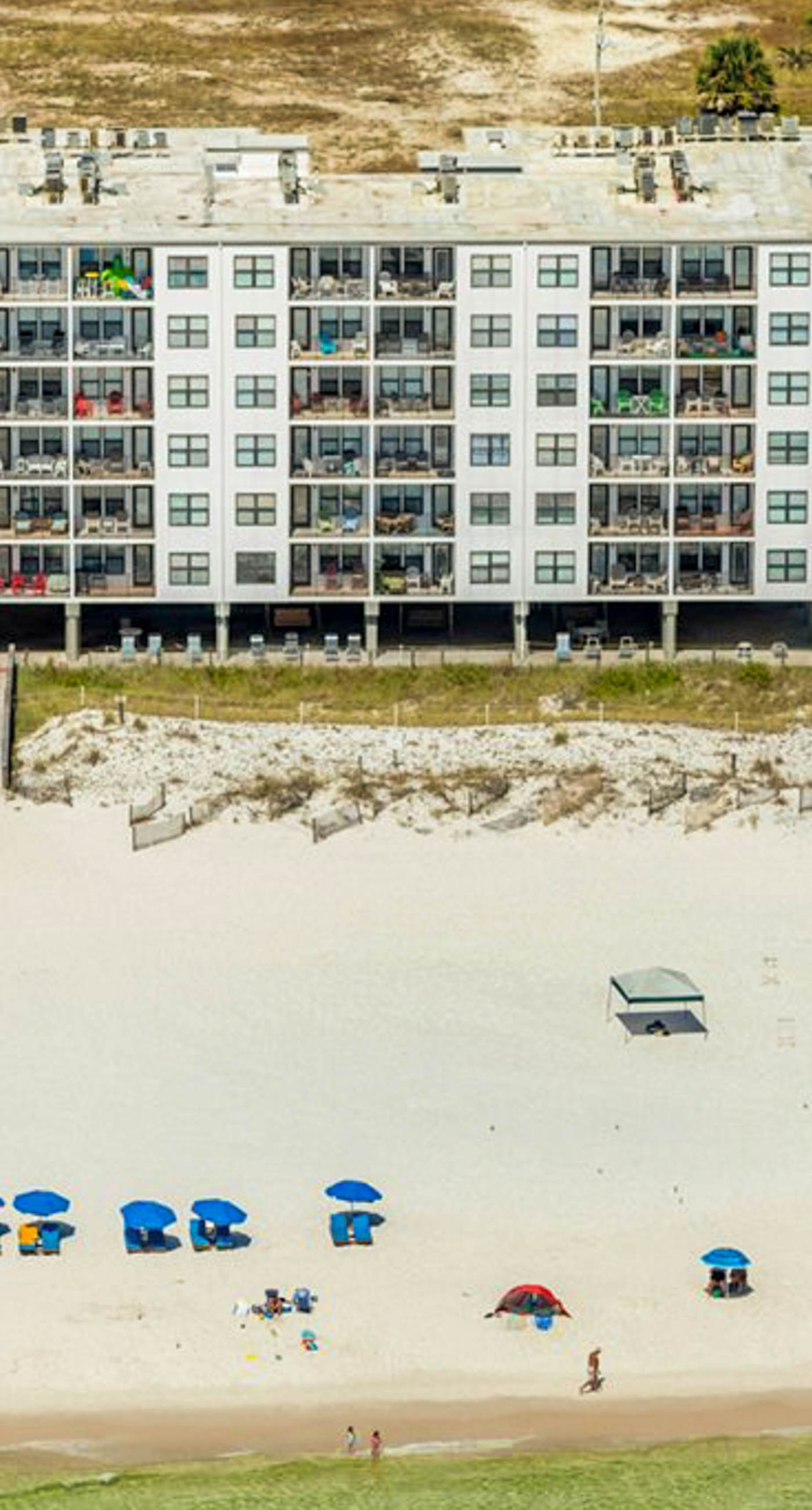 Absolute Gulf-front condo with beach view and pool