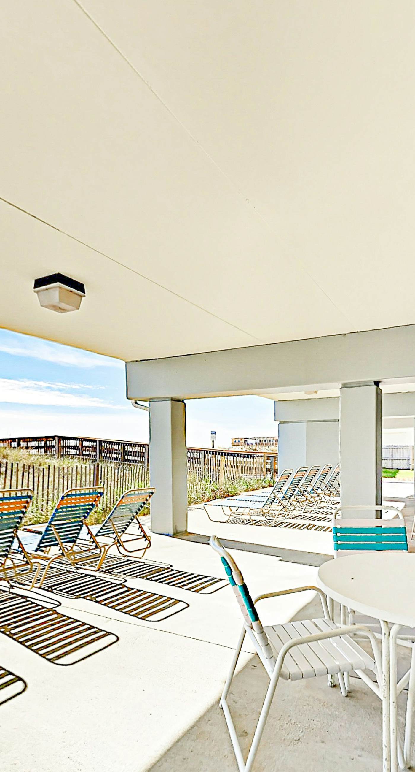 Absolute Gulf-front condo with beach view and pool