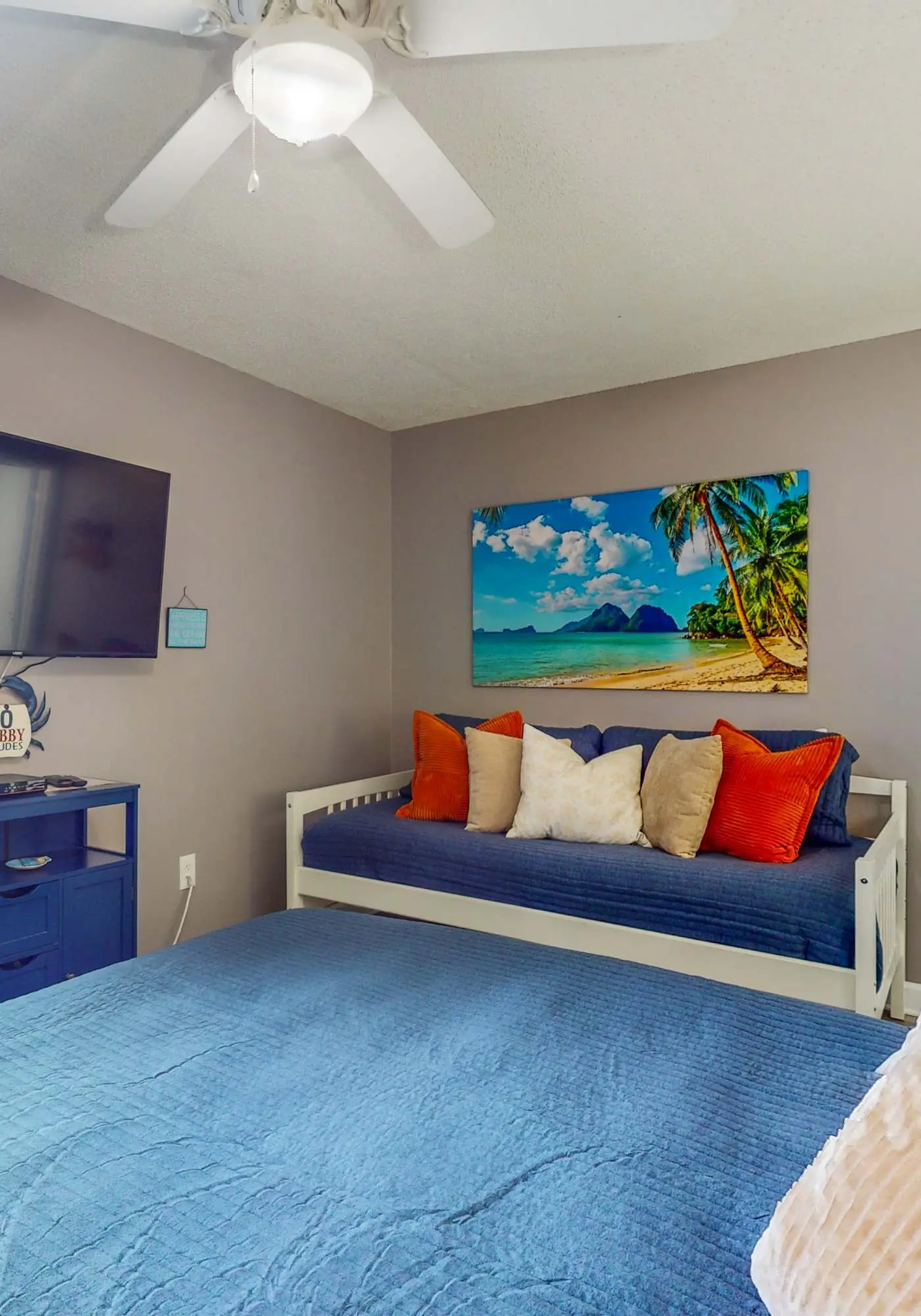 Absolute Gulf-front condo with beach view and pool
