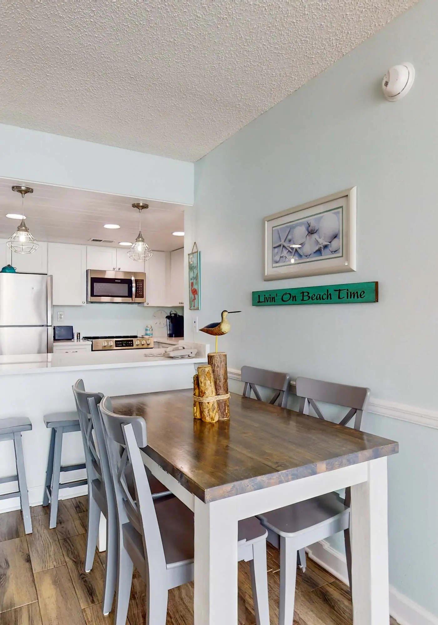 Absolute Gulf-front condo with beach view and pool