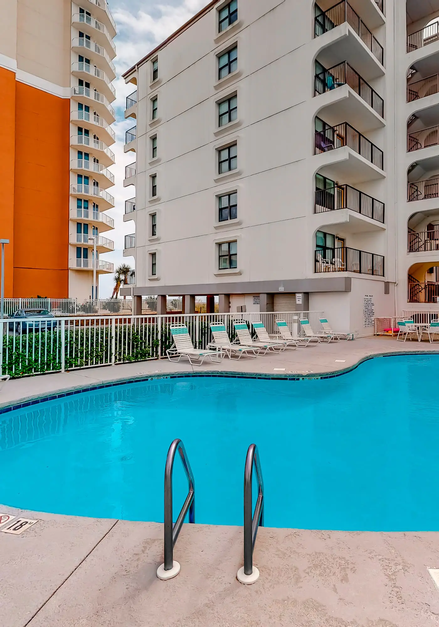 Absolute Gulf-front condo with beach view and pool