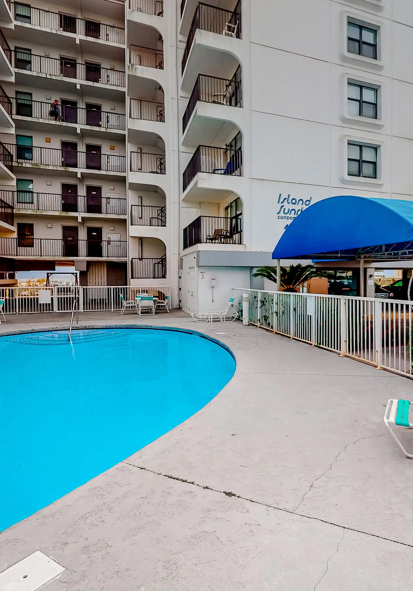 Absolute Gulf-front condo with beach view and pool