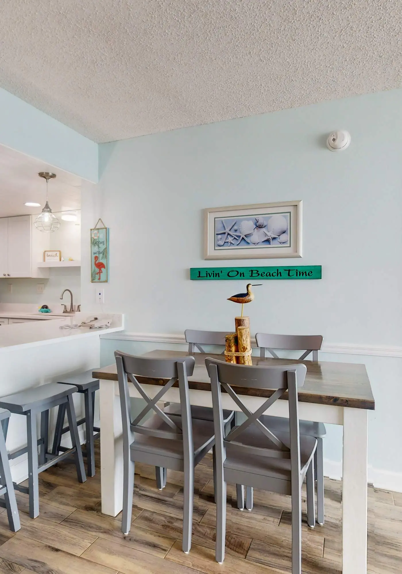 Absolute Gulf-front condo with beach view and pool
