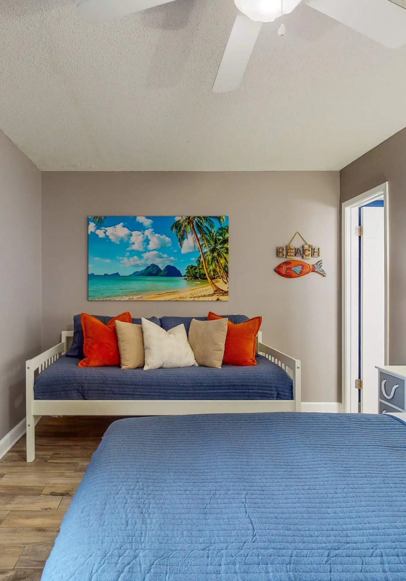 Absolute Gulf-front condo with beach view and pool