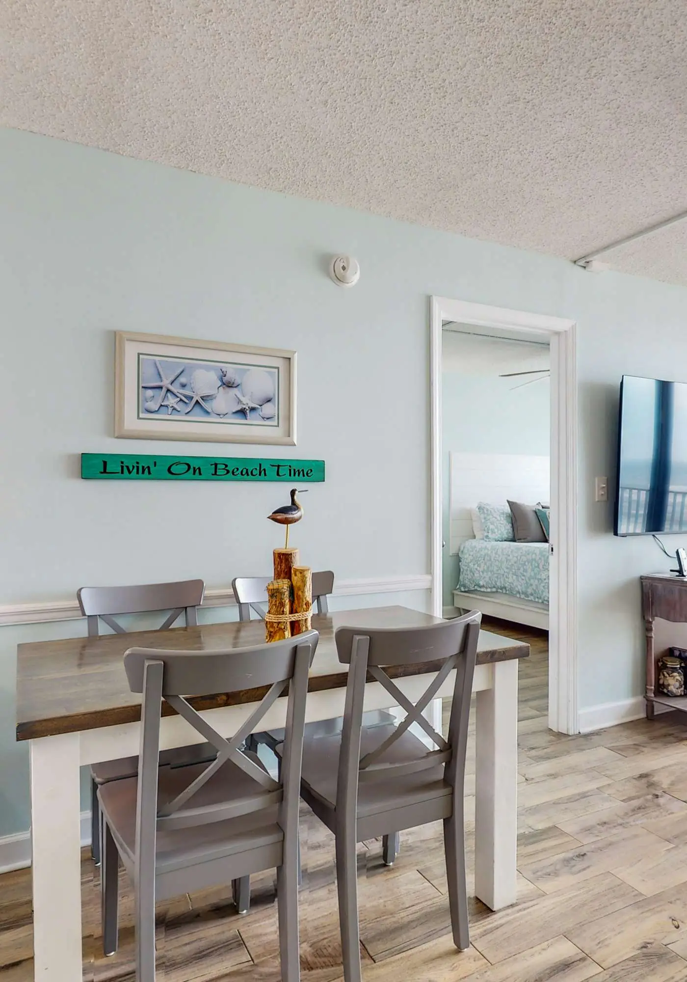 Absolute Gulf-front condo with beach view and pool