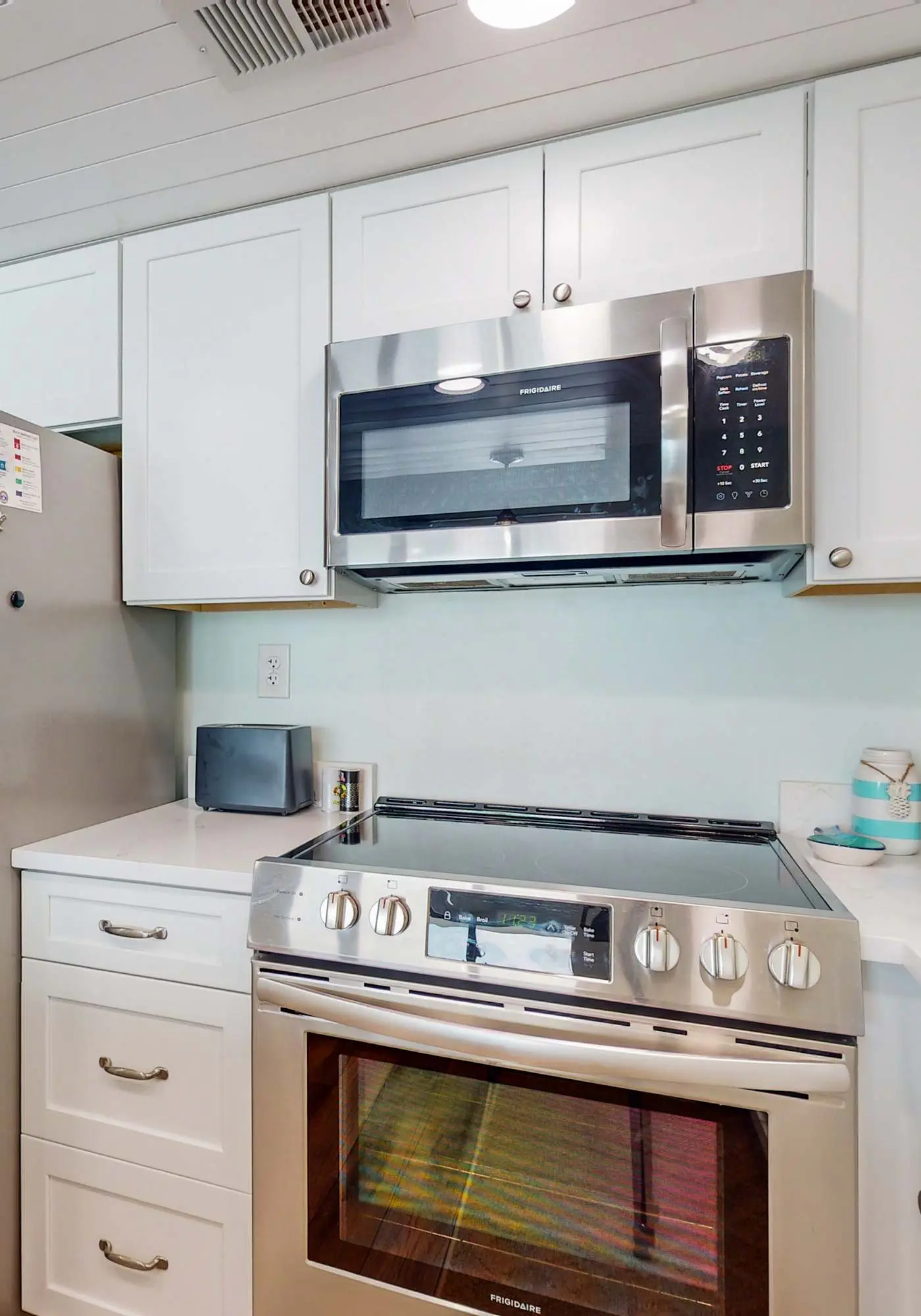 Absolute Gulf-front condo with beach view and pool