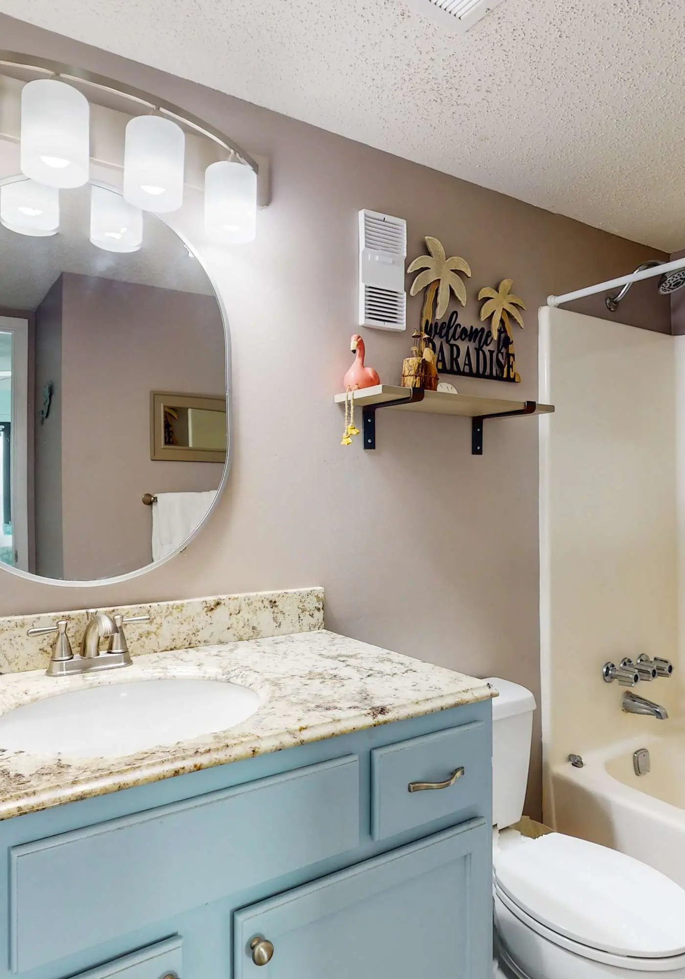 Absolute Gulf-front condo with beach view and pool