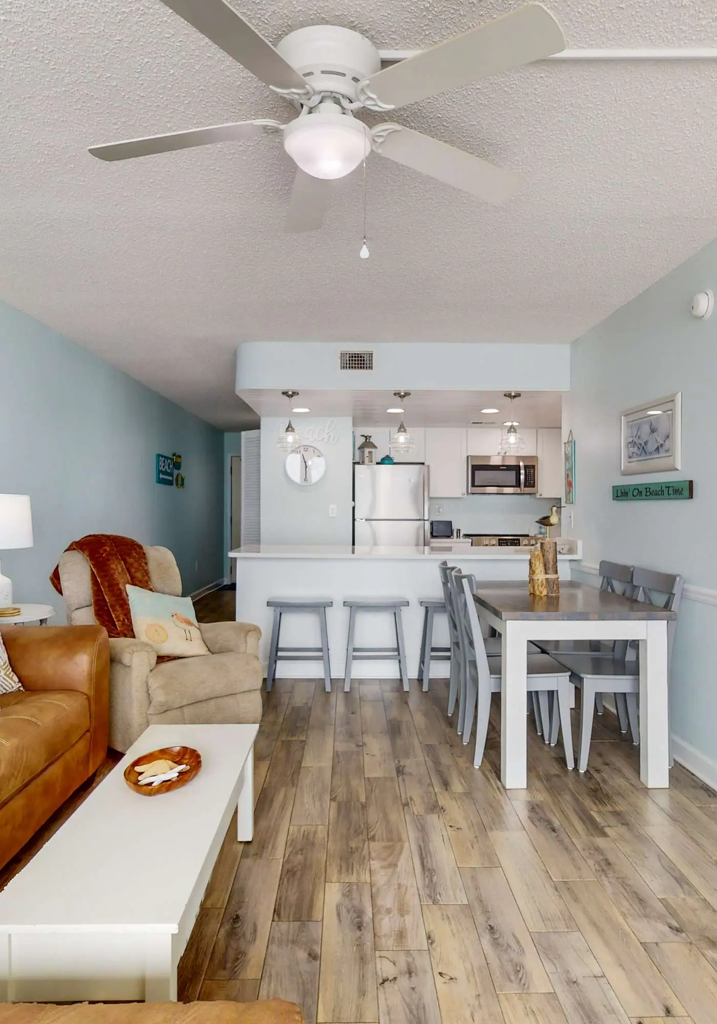 Absolute Gulf-front condo with beach view and pool