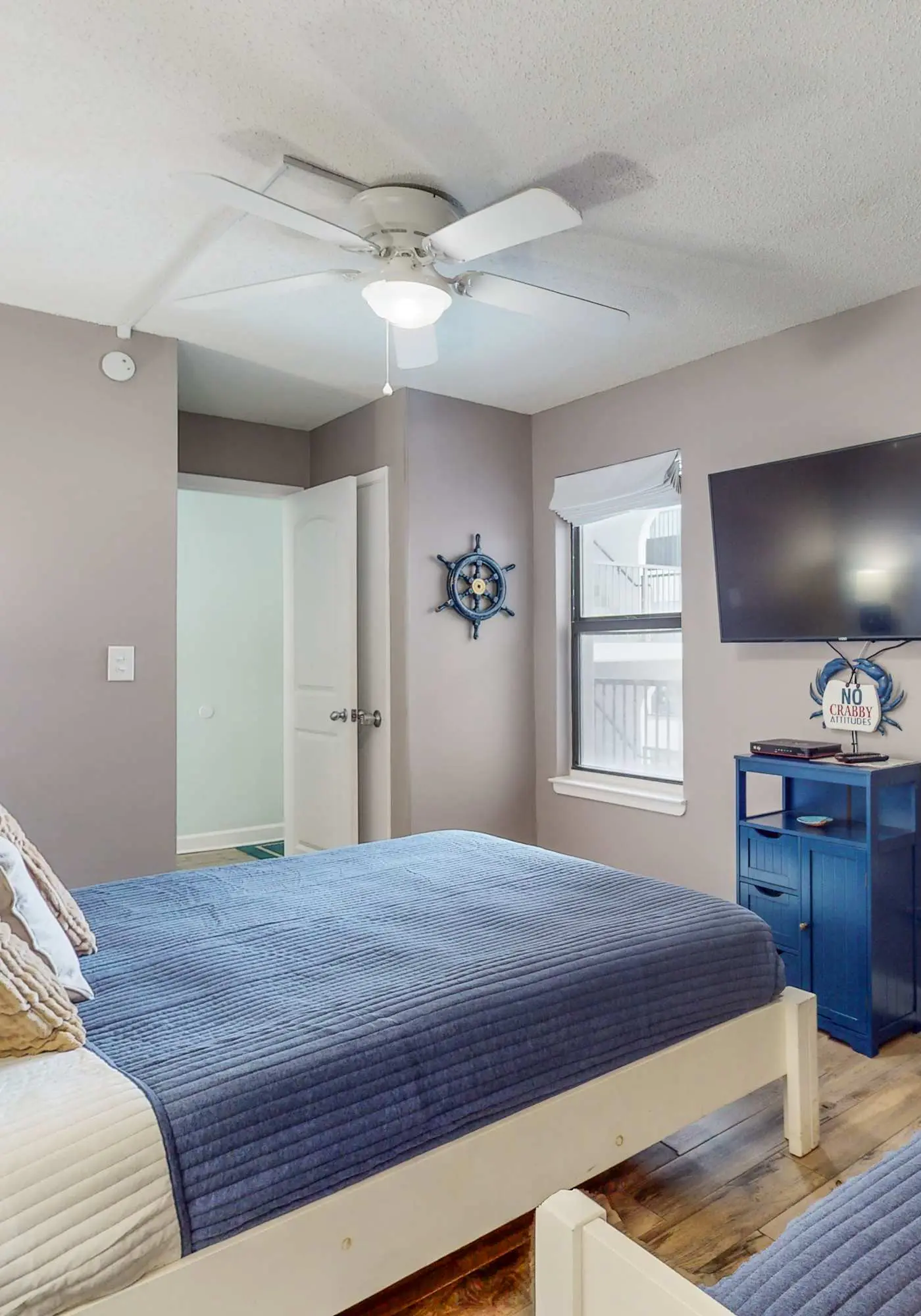 Absolute Gulf-front condo with beach view and pool