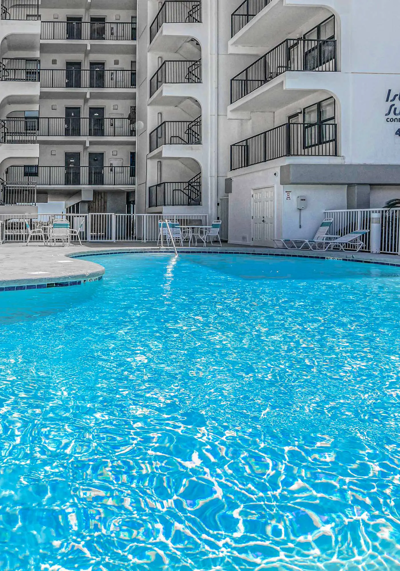 Absolute Gulf-front condo with beach view and pool