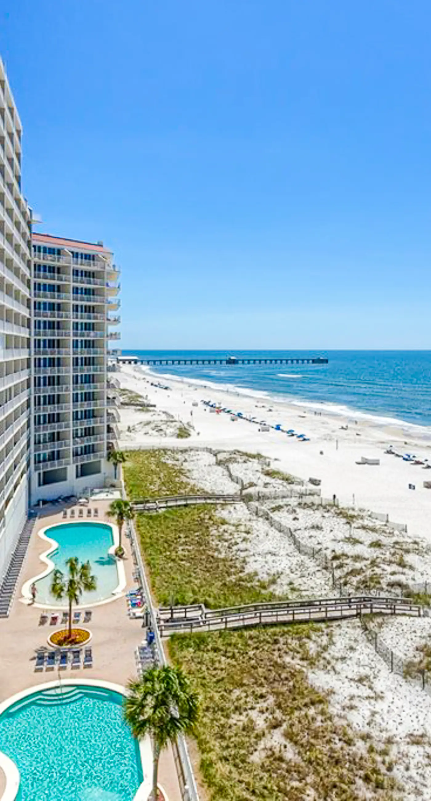 Beachfront Condo w/ Great Gulf View, Balcony, WiFi, Shared Pools/Hot Tub/Saunas