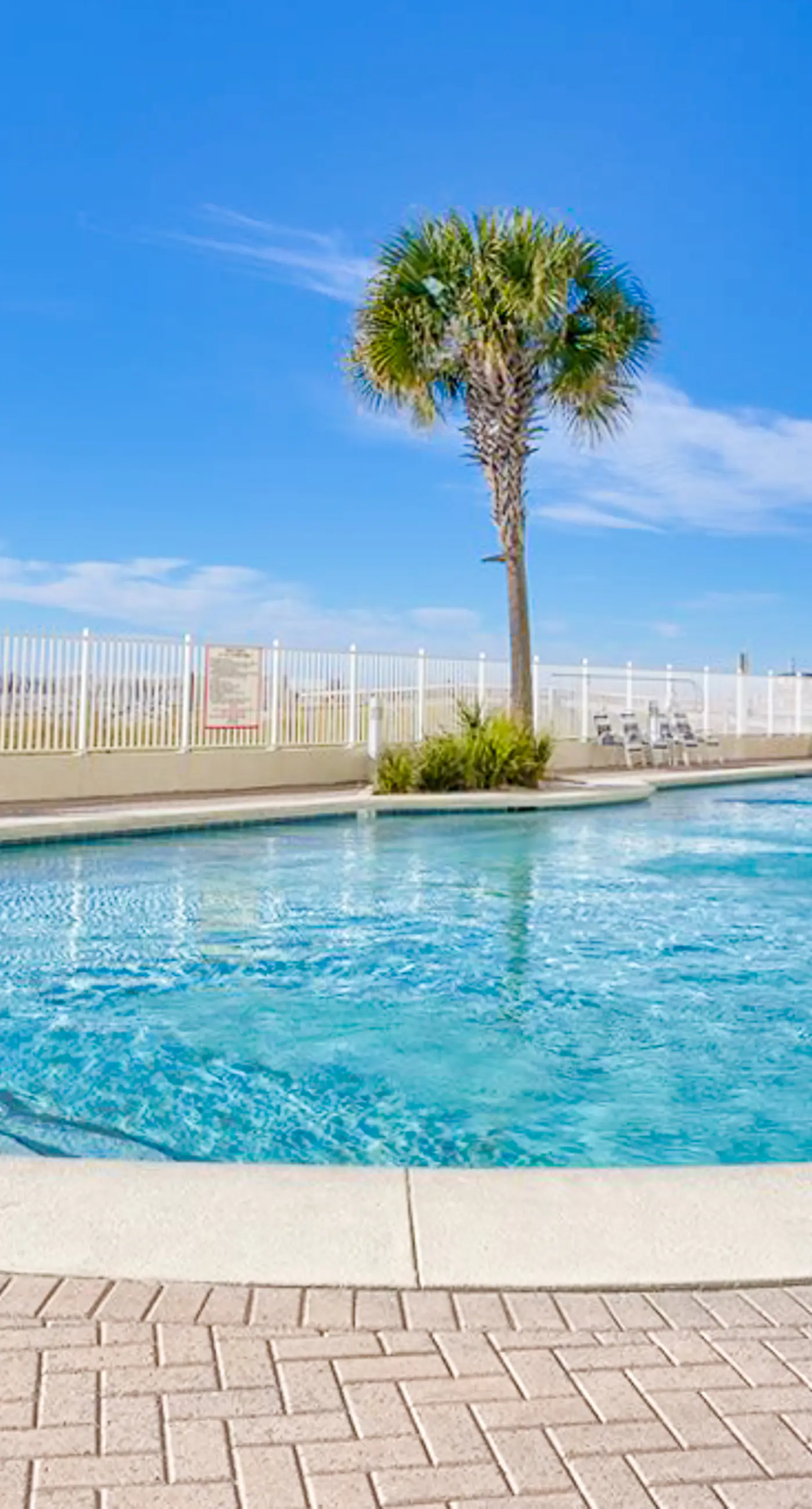 Beachfront Condo w/ Great Gulf View, Balcony, WiFi, Shared Pools/Hot Tub/Saunas