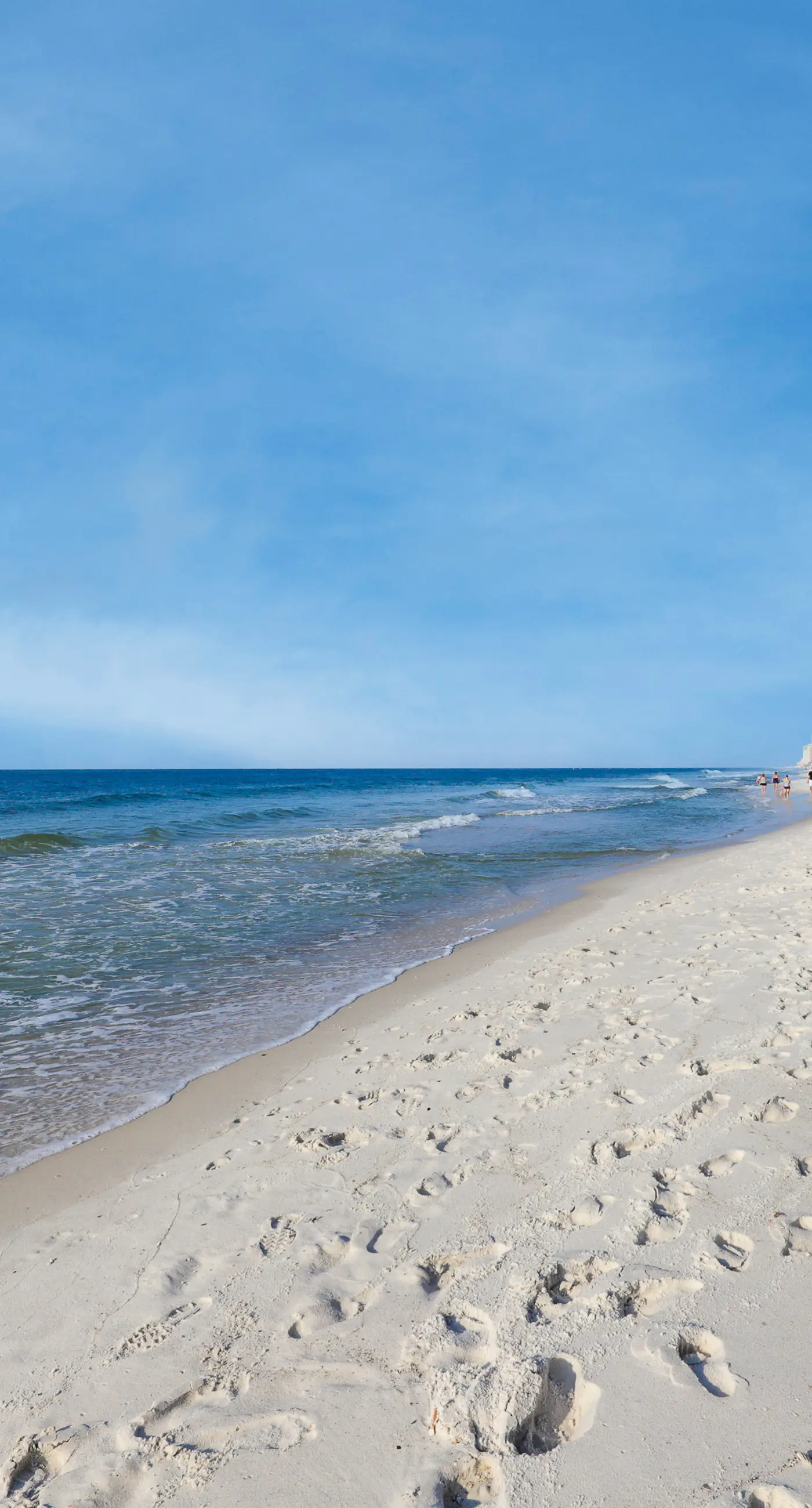 Beachfront Condo w/ Great Gulf View, Balcony, WiFi, Shared Pools/Hot Tub/Saunas