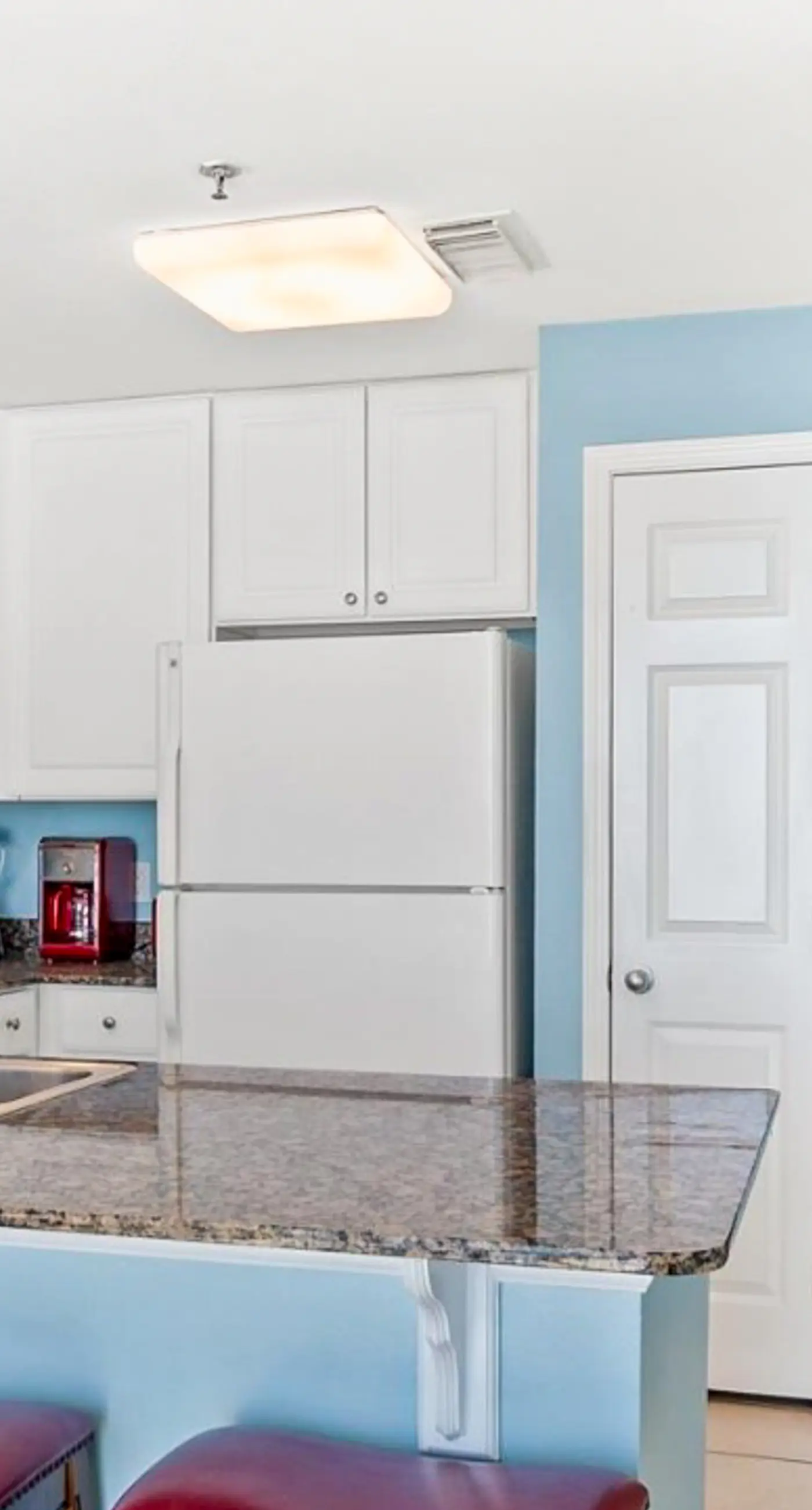 Beachfront Condo w/ Great Gulf View, Balcony, WiFi, Shared Pools/Hot Tub/Saunas