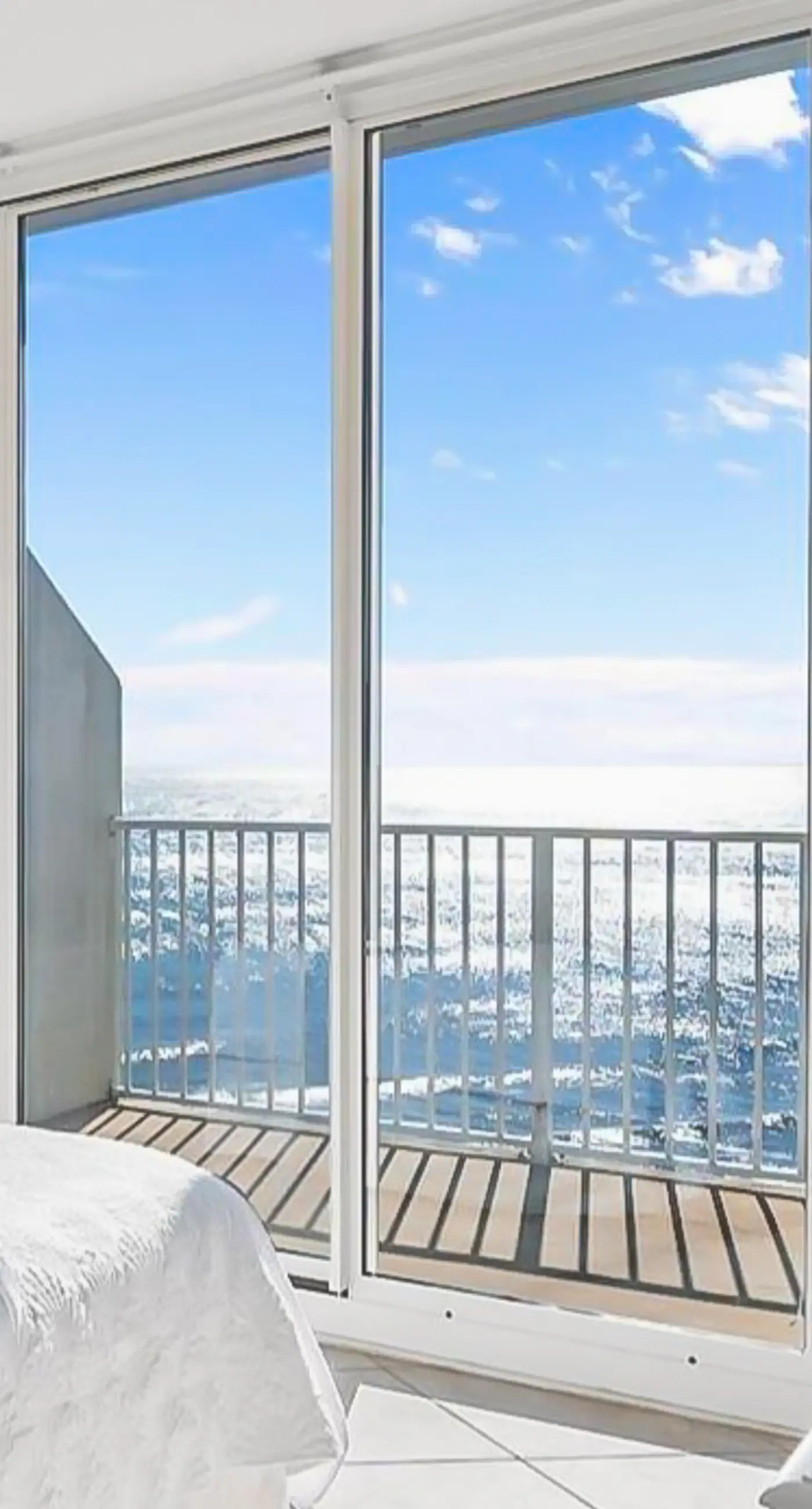 Beachfront Condo w/ Great Gulf View, Balcony, WiFi, Shared Pools/Hot Tub/Saunas