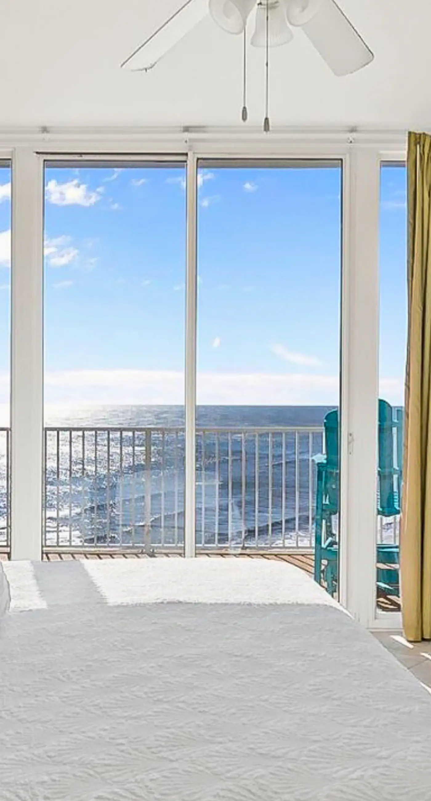 Beachfront Condo w/ Great Gulf View, Balcony, WiFi, Shared Pools/Hot Tub/Saunas
