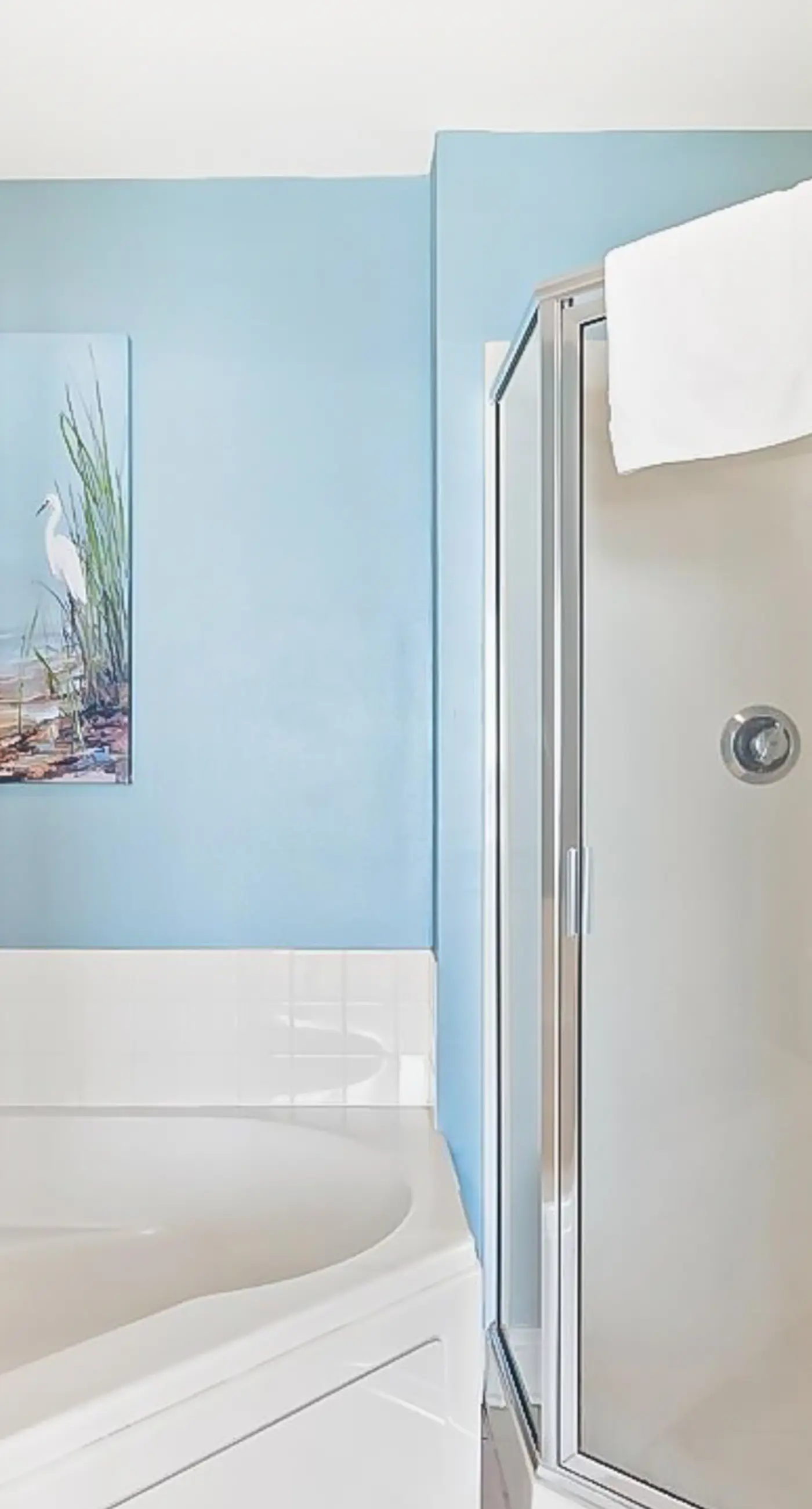 Beachfront Condo w/ Great Gulf View, Balcony, WiFi, Shared Pools/Hot Tub/Saunas