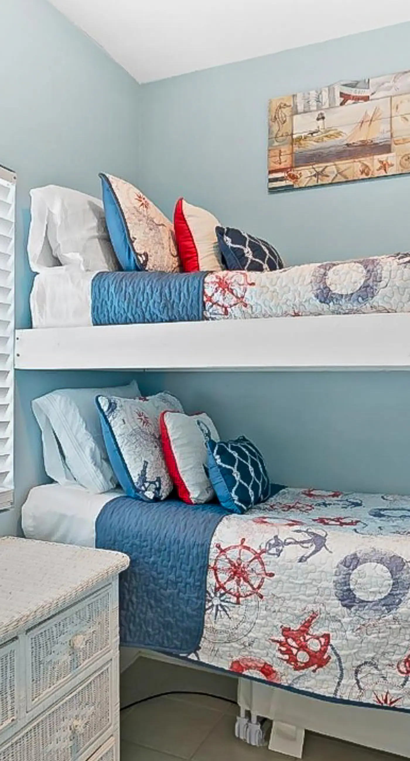 Beachfront Condo w/ Great Gulf View, Balcony, WiFi, Shared Pools/Hot Tub/Saunas