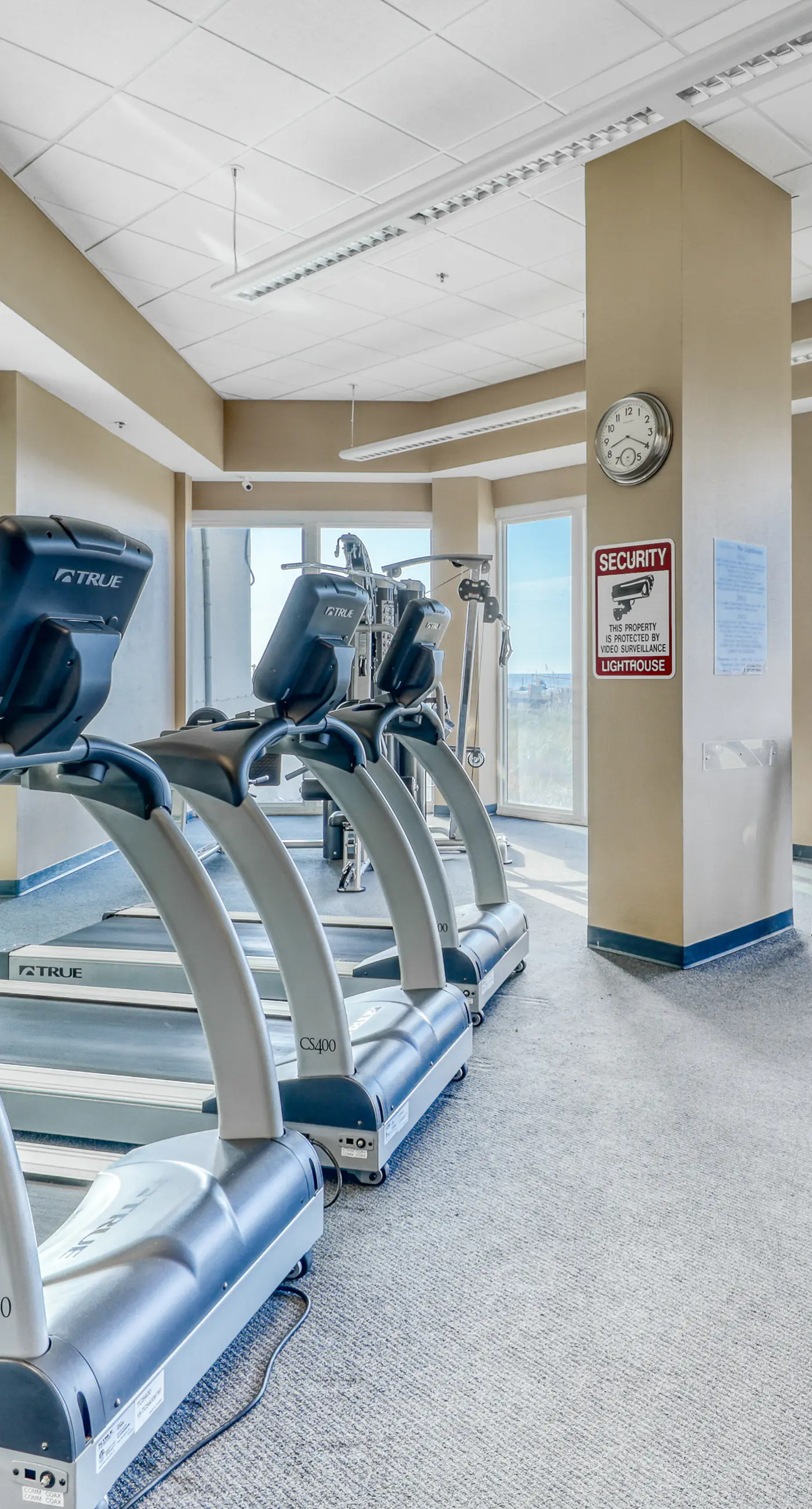 Beachfront Condo w/ Great Gulf View, Balcony, WiFi, Shared Pools/Hot Tub/Saunas