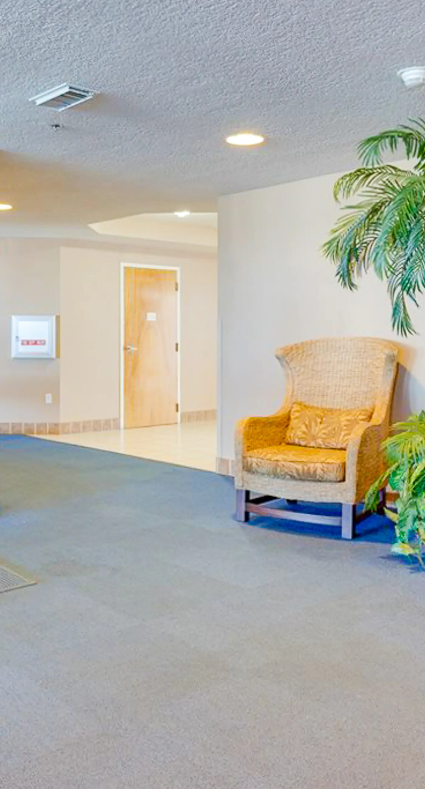 Beachfront Condo w/ Great Gulf View, Balcony, WiFi, Shared Pools/Hot Tub/Saunas