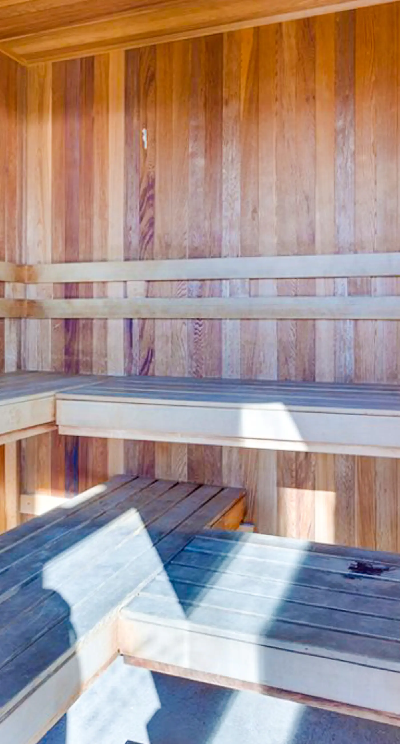 Beachfront Condo w/ Great Gulf View, Balcony, WiFi, Shared Pools/Hot Tub/Saunas