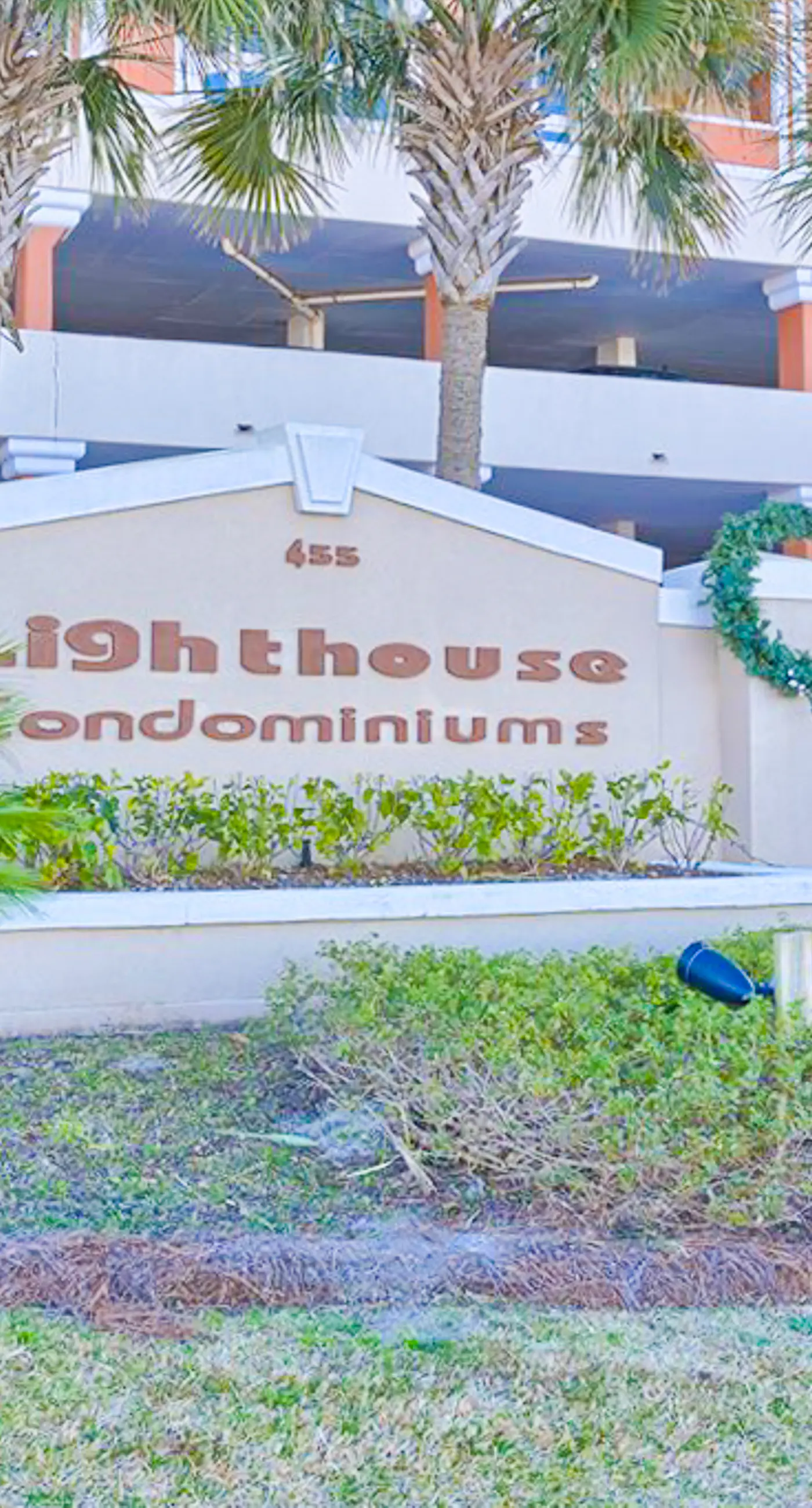 Beachfront Condo w/ Great Gulf View, Balcony, WiFi, Shared Pools/Hot Tub/Saunas