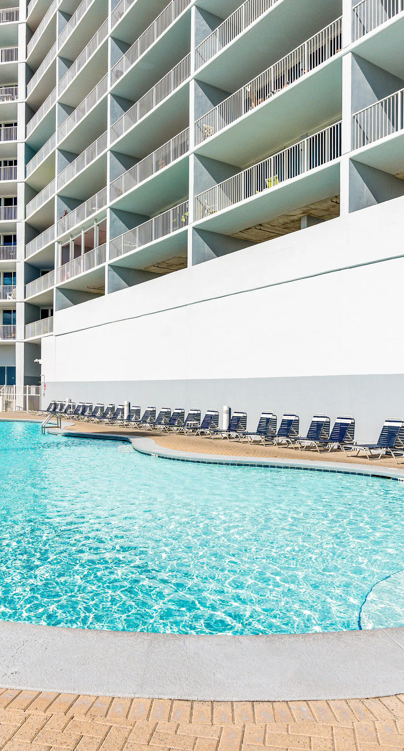 Beachfront Condo w/ Great Gulf View, Balcony, WiFi, Shared Pools/Hot Tub/Saunas