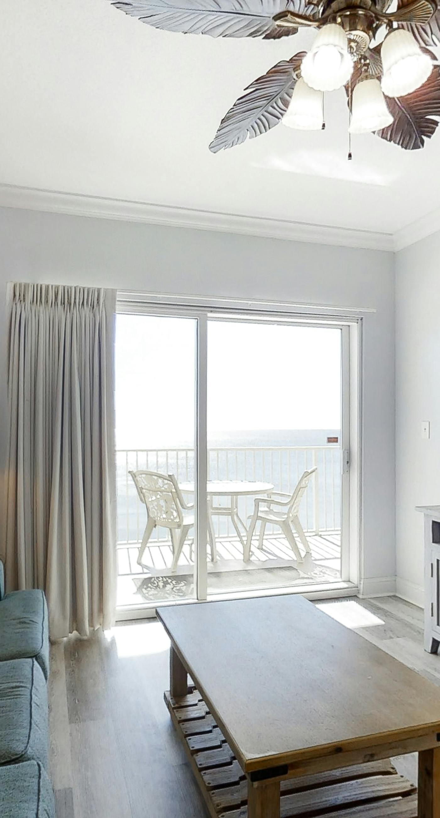 Beachfront Condo wLarge Balcony, Shared Hot Tub, Pool, Sauna, Free WiFi, AC