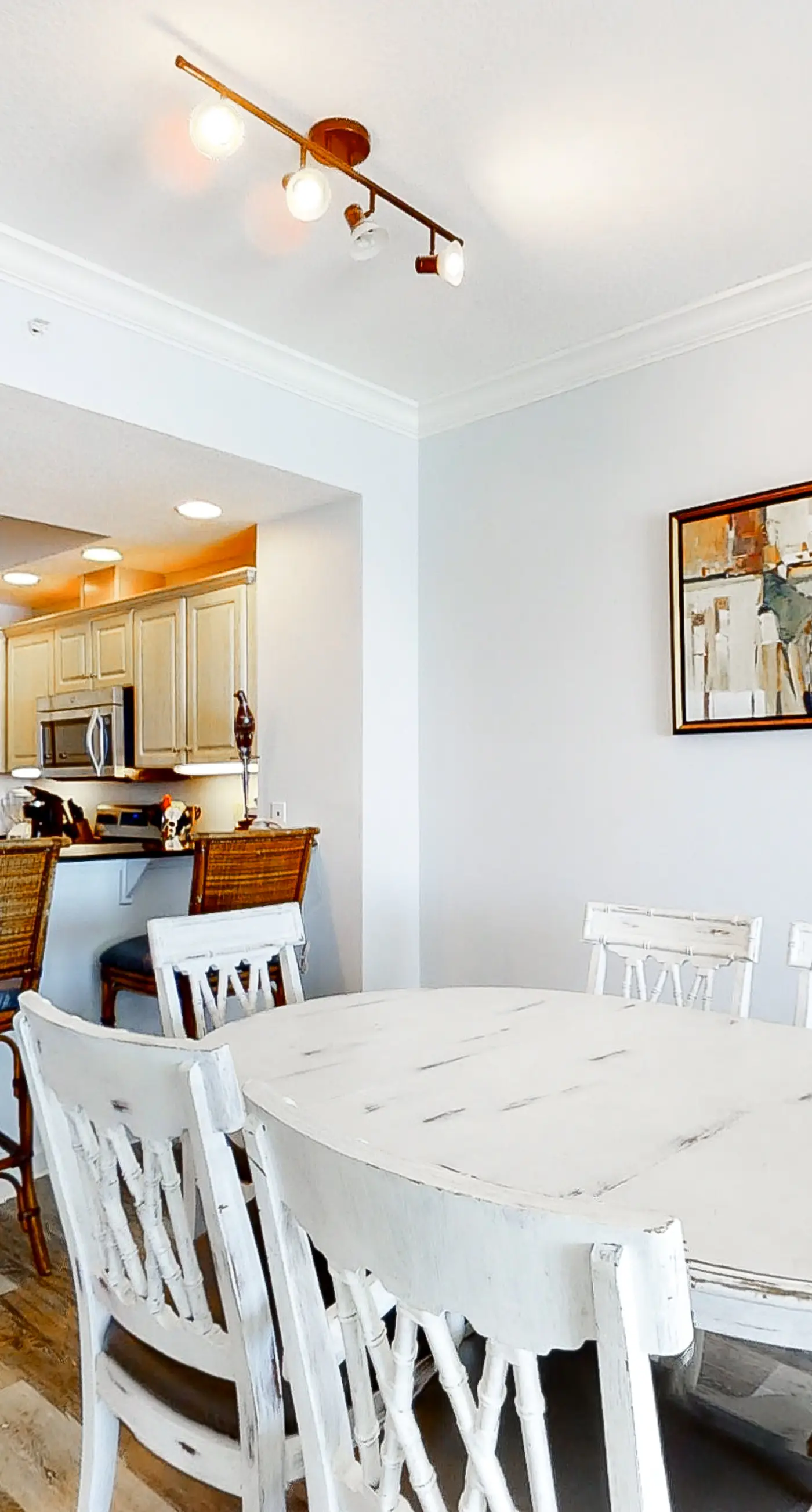 Beachfront Condo wLarge Balcony, Shared Hot Tub, Pool, Sauna, Free WiFi, AC