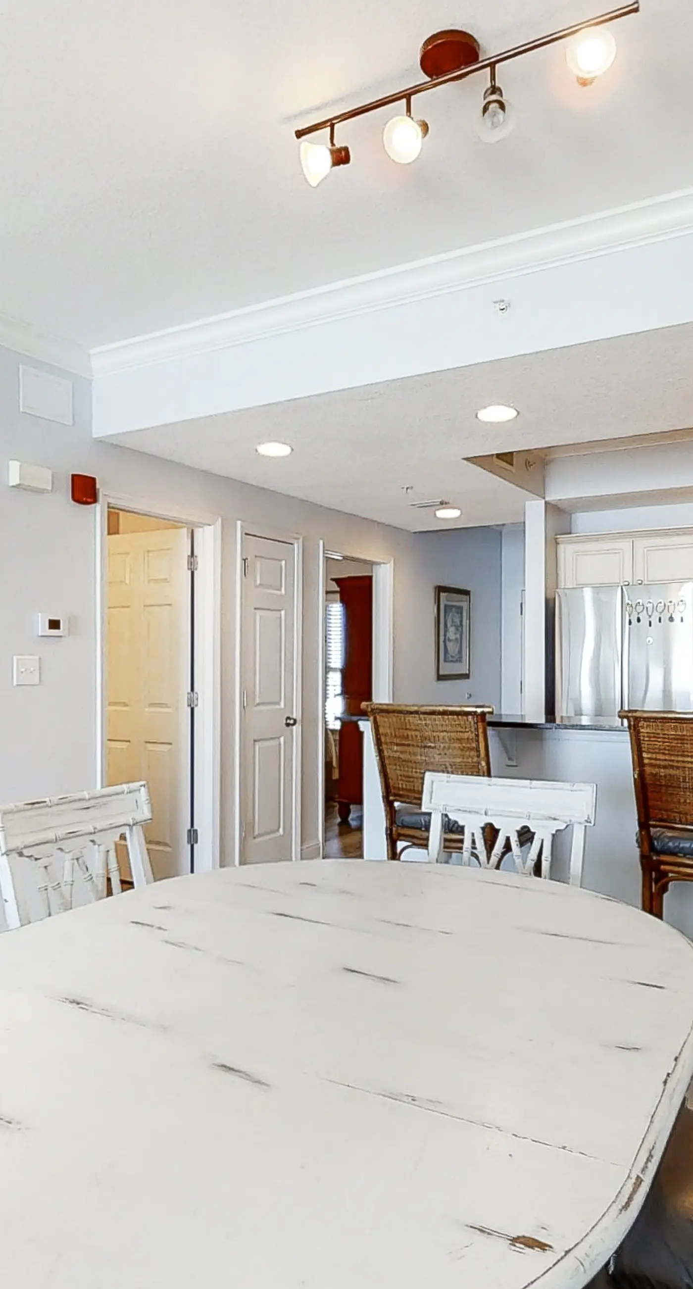 Beachfront Condo wLarge Balcony, Shared Hot Tub, Pool, Sauna, Free WiFi, AC